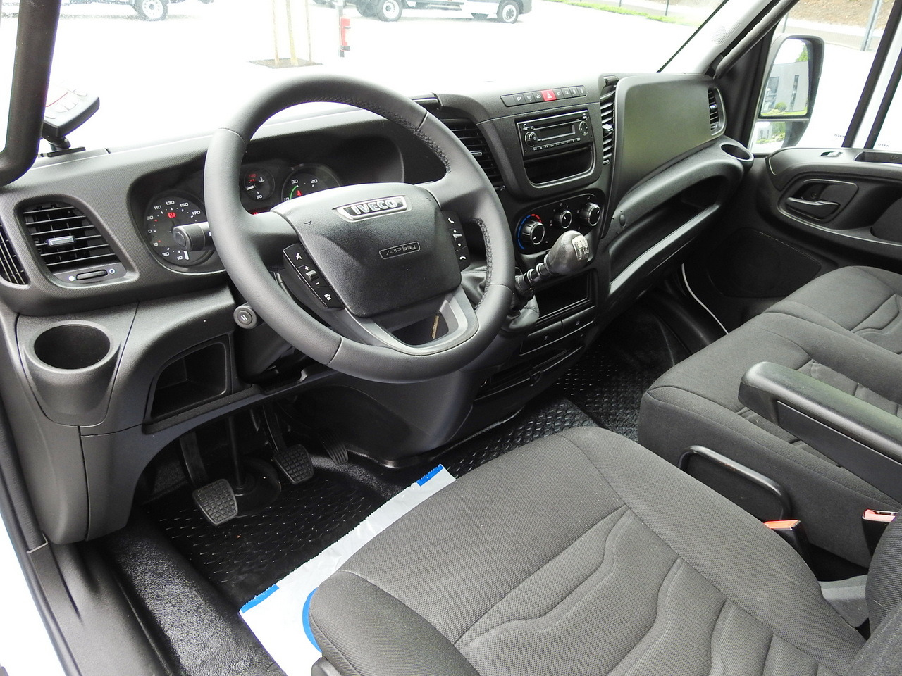 IVECO DAILY 35S15 REGRIGERATOR BOX -12*C 8 PALLETS CRUISE CONTROL TWIN WHEELS AIR CONDITIONING 150HP - شاحنة مُبرّدة للتوصيل: صورة 2 IVECO DAILY 35S15 REGRIGERATOR BOX -12*C 8 PALLETS CRUISE CONTROL TWIN WHEELS AIR CONDITIONING 150HP - شاحنة مُبرّدة للتوصيل: صورة 2