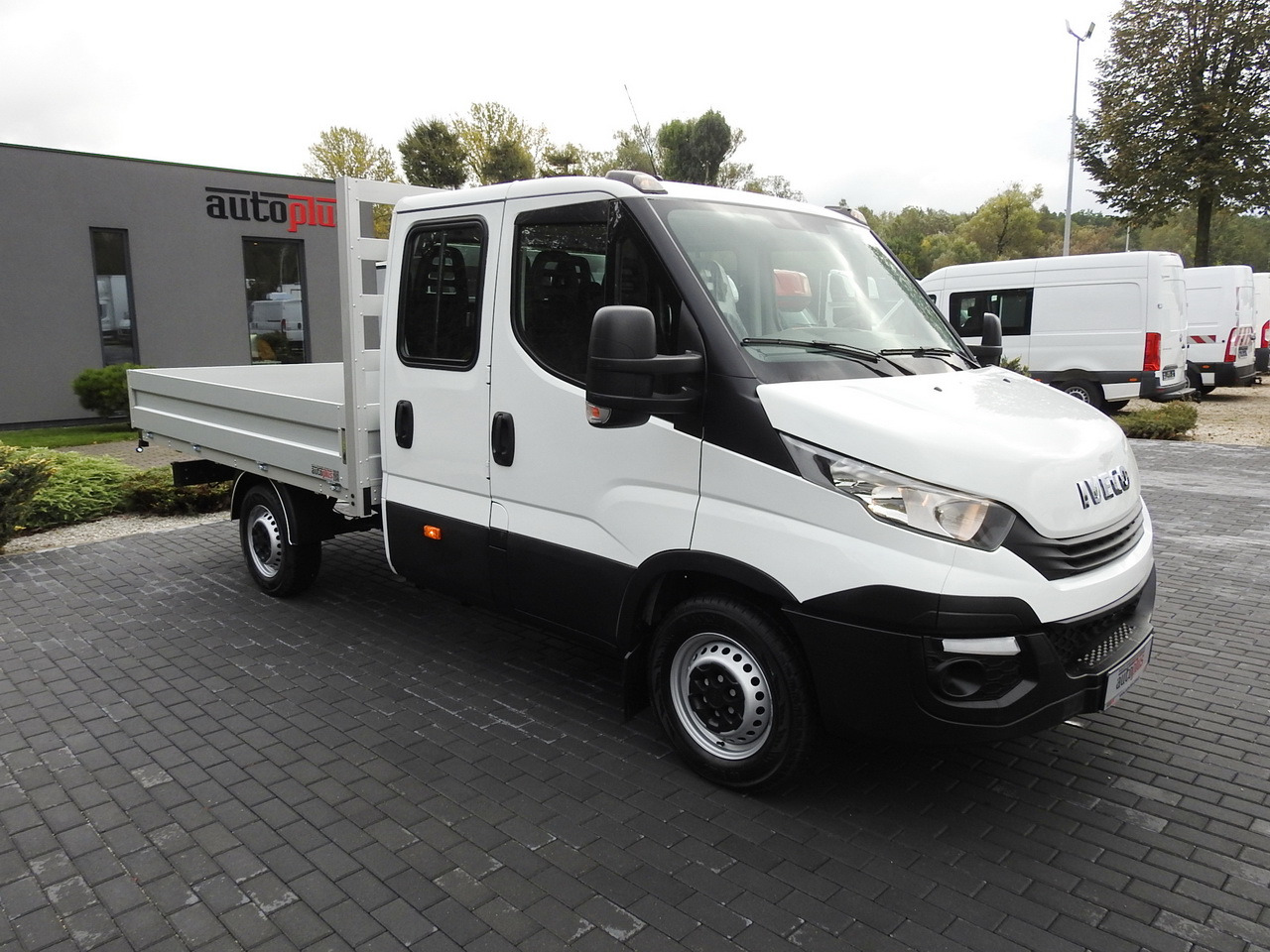 IVECO DAILY 35S15 STAKE BODY DOUBLE CABIN DOKA 7 SEATS AIR CONDITIONING 150HP - شاحنة مفتوحة: صورة 4 IVECO DAILY 35S15 STAKE BODY DOUBLE CABIN DOKA 7 SEATS AIR CONDITIONING 150HP - شاحنة مفتوحة: صورة 4