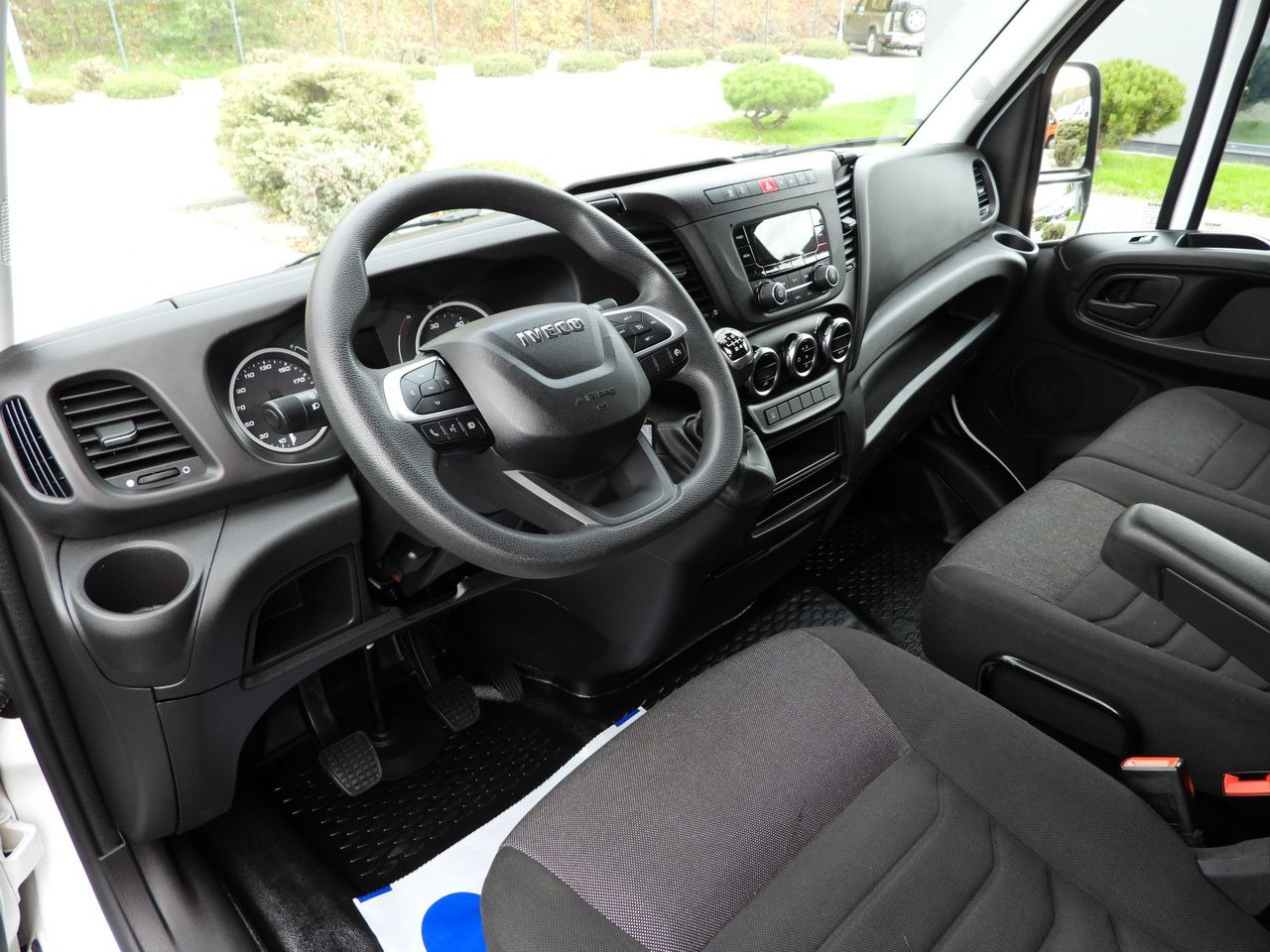 IVECO DAILY 35S16 BOX LIFT 8 PALLETS CRUISE CONTROL AIR CONDITIONING TWIN WHEELS 160HP - شاحنة مغلقة الصندوق: صورة 2 IVECO DAILY 35S16 BOX LIFT 8 PALLETS CRUISE CONTROL AIR CONDITIONING TWIN WHEELS 160HP - شاحنة مغلقة الصندوق: صورة 2