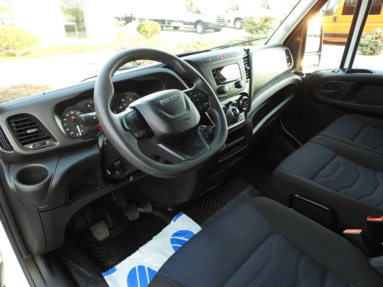IVECO DAILY 35S16 BOX LIFT 8 PALLETS CRUISE CONTROL AIR CONDITIONING TWIN WHEELS 160HP - شاحنة مغلقة الصندوق: صورة 2 IVECO DAILY 35S16 BOX LIFT 8 PALLETS CRUISE CONTROL AIR CONDITIONING TWIN WHEELS 160HP - شاحنة مغلقة الصندوق: صورة 2