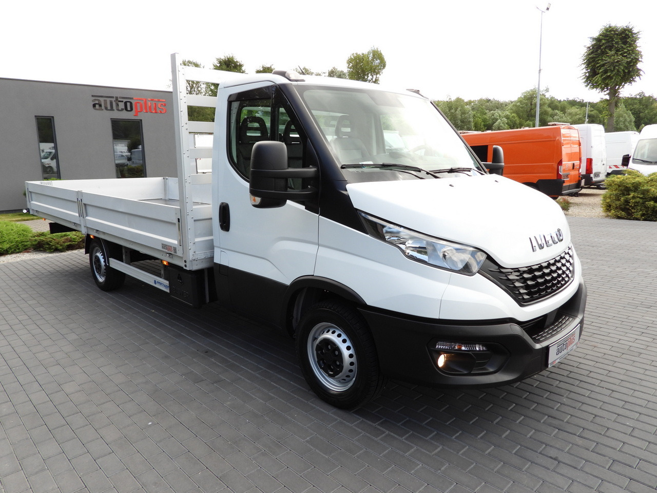 IVECO DAILY 35S16 STAKE BODY 10 PALLETS CRUISE CONTROL AIR CONDITIONING 160HP - شاحنة مفتوحة: صورة 4 IVECO DAILY 35S16 STAKE BODY 10 PALLETS CRUISE CONTROL AIR CONDITIONING 160HP - شاحنة مفتوحة: صورة 4