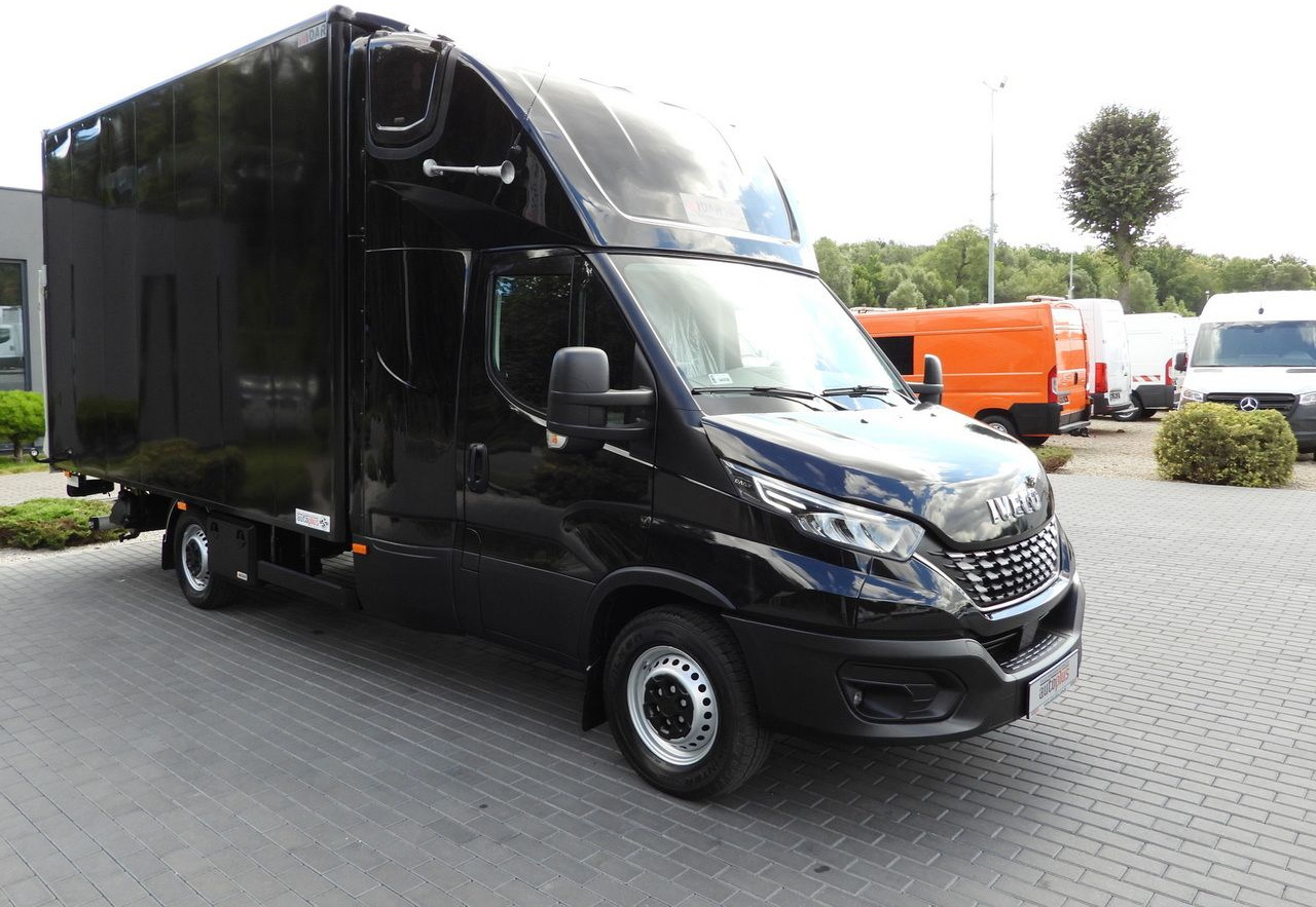 IVECO DAILY 35S18 BOX LIFT 8 PALLETS WEBASTO CRUISE CONTROL NAVIGATION LED LIGHTS PNEUMATICS AIR CONDITIONING 180HP - شاحنة مغلقة الصندوق: صورة 4 IVECO DAILY 35S18 BOX LIFT 8 PALLETS WEBASTO CRUISE CONTROL NAVIGATION LED LIGHTS PNEUMATICS AIR CONDITIONING 180HP - شاحنة مغلقة الصندوق: صورة 4