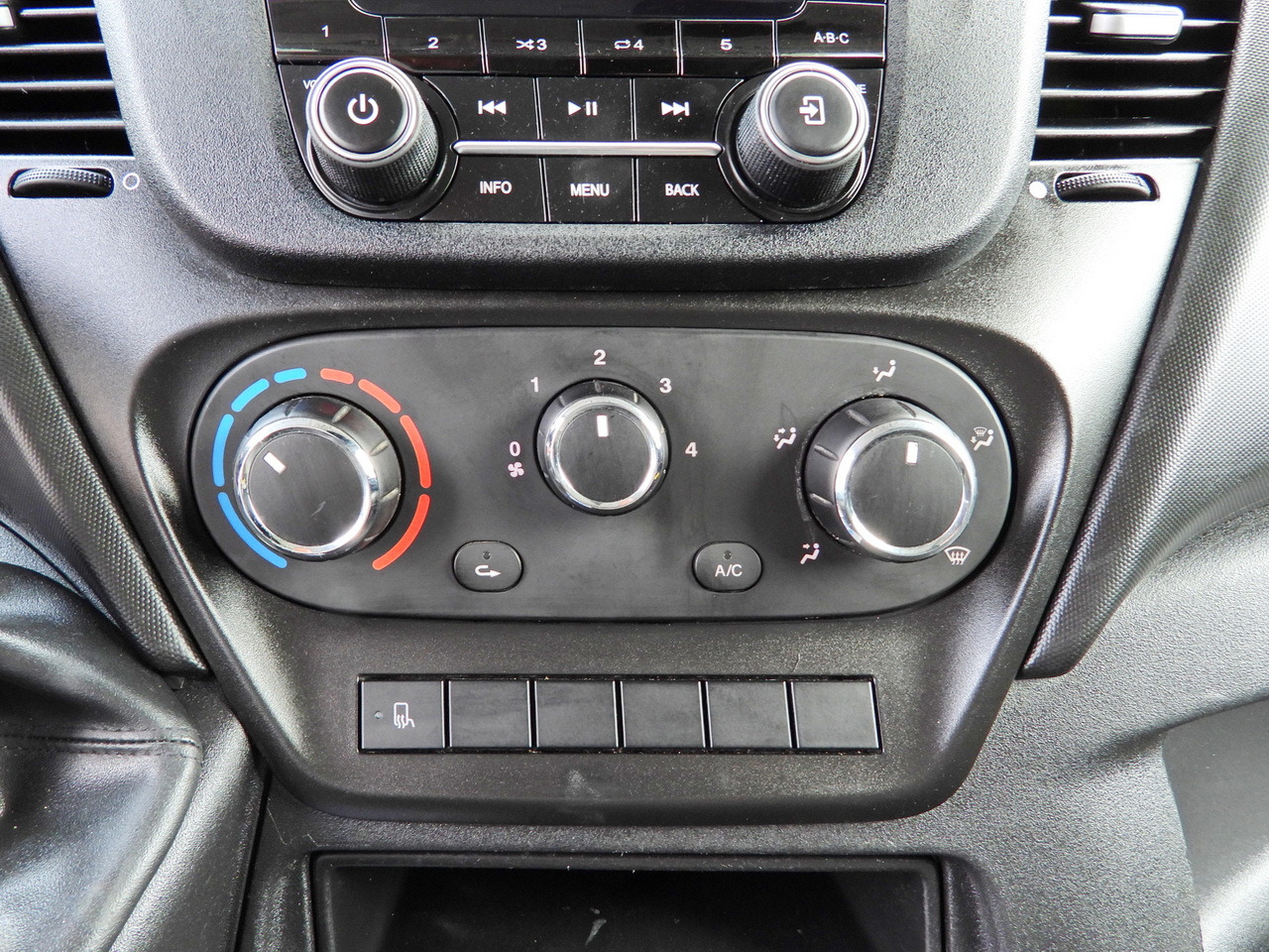 شاحنة ستارة جانبية IVECO DAILY 35S18 TARPAULIN 10 PALLETS CRUISE CONTROL LED LIGHTS AIR CONDITIONING  180HP: صورة 36