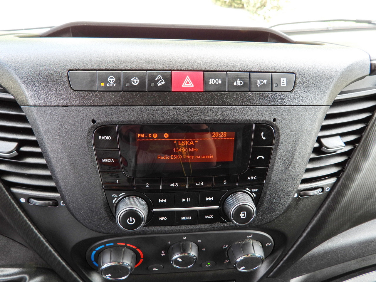 شاحنة ستارة جانبية IVECO DAILY 35S18 TARPAULIN 10 PALLETS CRUISE CONTROL LED LIGHTS AIR CONDITIONING  180HP: صورة 37