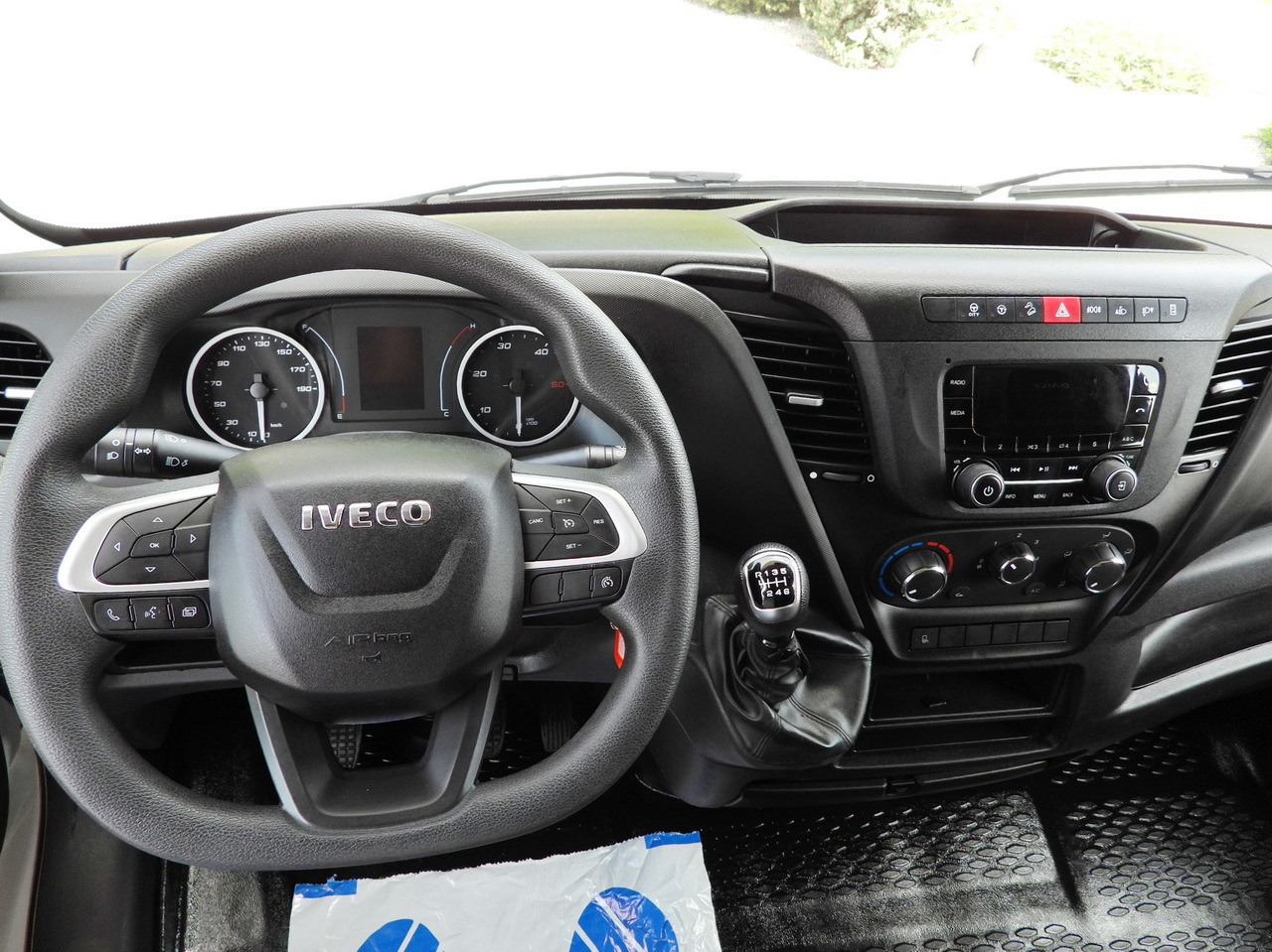 شاحنة ستارة جانبية IVECO DAILY 35S18 TARPAULIN 10 PALLETS CRUISE CONTROL LED LIGHTS AIR CONDITIONING  180HP: صورة 30