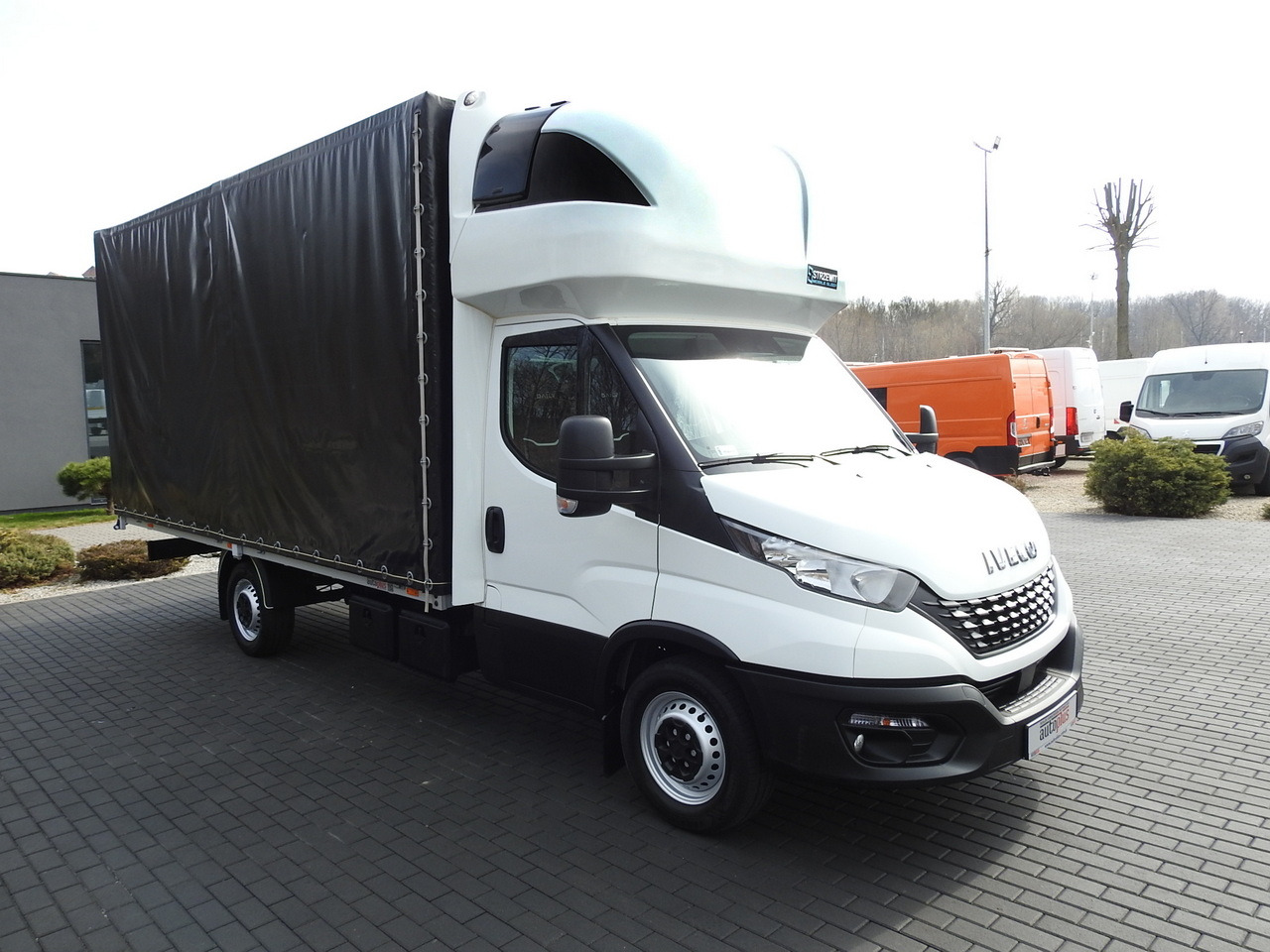 IVECO DAILY 35S18 TARPAULIN 10 PALLETS WEBASTO CRUISE CONTROL AIR CONDITIONING 180HP - شاحنة ستارة جانبية: صورة 4 IVECO DAILY 35S18 TARPAULIN 10 PALLETS WEBASTO CRUISE CONTROL AIR CONDITIONING 180HP - شاحنة ستارة جانبية: صورة 4