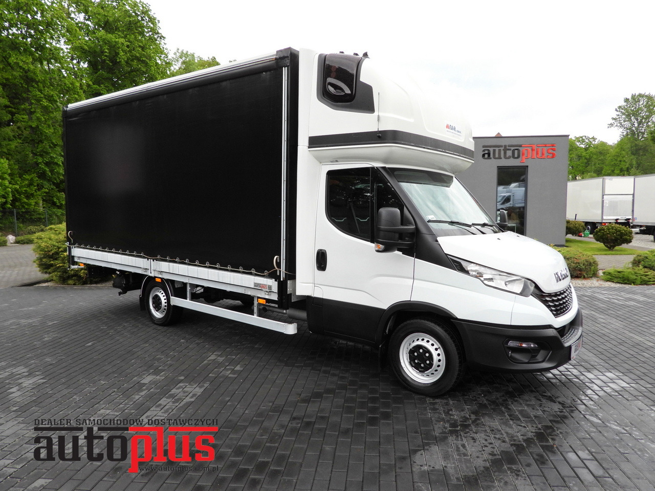 IVECO DAILY 35S18 TARPAULIN 10 PALLETS WEBASTO CRUISE CONTROL AIR CONDITIONING 180HP - شاحنة ستارة جانبية: صورة 1 IVECO DAILY 35S18 TARPAULIN 10 PALLETS WEBASTO CRUISE CONTROL AIR CONDITIONING 180HP - شاحنة ستارة جانبية: صورة 1