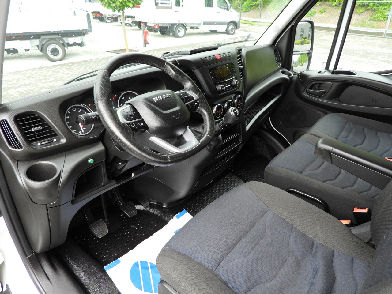 IVECO DAILY 35S18 TARPAULIN 10 PALLETS WEBASTO CRUISE CONTROL AIR CONDITIONING 180HP - شاحنة ستارة جانبية: صورة 2 IVECO DAILY 35S18 TARPAULIN 10 PALLETS WEBASTO CRUISE CONTROL AIR CONDITIONING 180HP - شاحنة ستارة جانبية: صورة 2