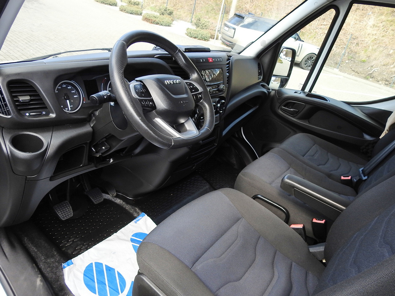 IVECO DAILY 35S18 TARPAULIN 10 PALLETS WEBASTO CRUISE CONTROL AIR CONDITIONING 180HP - شاحنة ستارة جانبية: صورة 2 IVECO DAILY 35S18 TARPAULIN 10 PALLETS WEBASTO CRUISE CONTROL AIR CONDITIONING 180HP - شاحنة ستارة جانبية: صورة 2