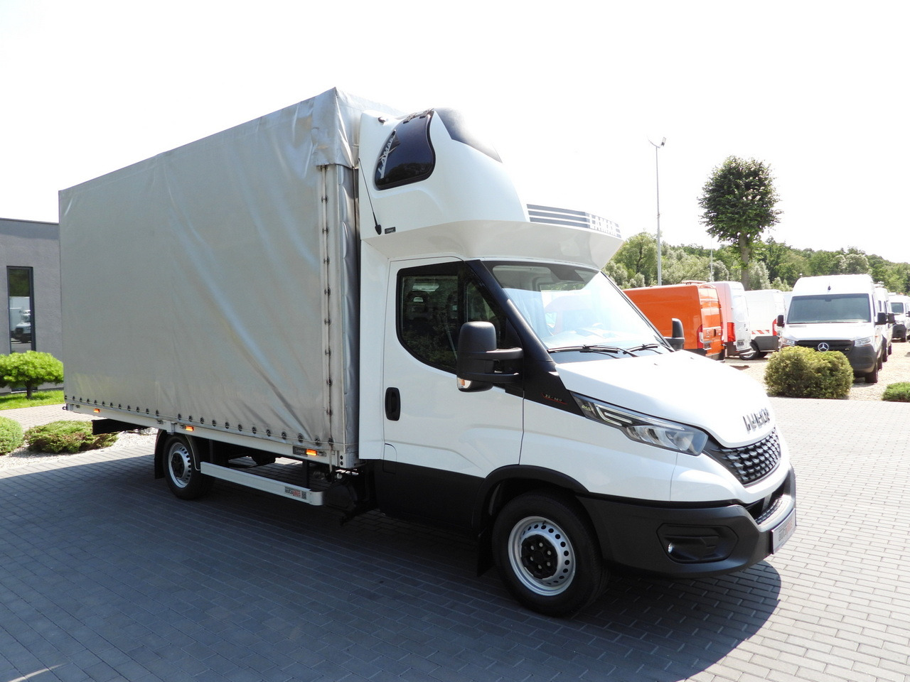 IVECO DAILY 35S18 TARPAULIN 10 PALLETS WEBASTO CRUISE CONTROL LED LIGHTS PNEUMATICS AIR CONDITIONING 180HP - شاحنة ستارة جانبية: صورة 4 IVECO DAILY 35S18 TARPAULIN 10 PALLETS WEBASTO CRUISE CONTROL LED LIGHTS PNEUMATICS AIR CONDITIONING 180HP - شاحنة ستارة جانبية: صورة 4