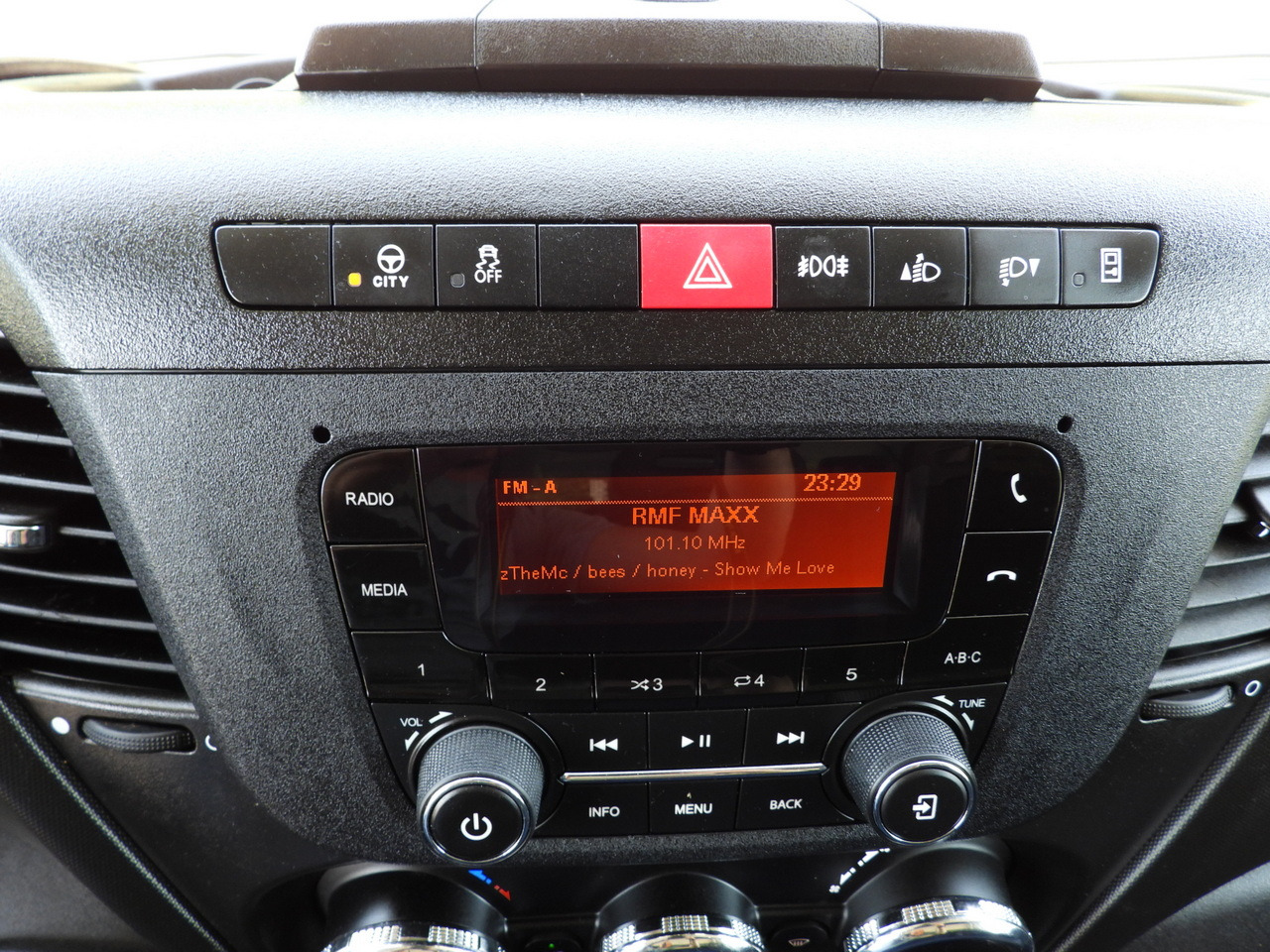 شاحنة ستارة جانبية IVECO DAILY 35S18 TARPAULIN 10 PALLETS WEBASTO CRUISE CONTROL LED LIGHTS PNEUMATICS AIR CONDITIONING  180HP: صورة 43 شاحنة ستارة جانبية IVECO DAILY 35S18 TARPAULIN 10 PALLETS WEBASTO CRUISE CONTROL LED LIGHTS PNEUMATICS AIR CONDITIONING  180HP: صورة 43