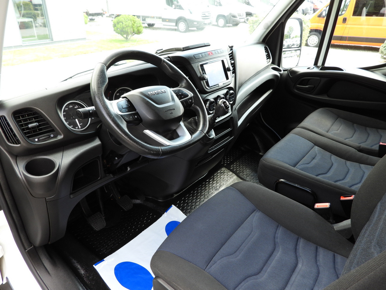 IVECO DAILY 35S18 TARPAULIN 10 PALLETS WEBASTO CRUISE CONTROL NAVIGATION LED LIGHTS AIR CONDITIONING 180HP - شاحنة ستارة جانبية: صورة 2 IVECO DAILY 35S18 TARPAULIN 10 PALLETS WEBASTO CRUISE CONTROL NAVIGATION LED LIGHTS AIR CONDITIONING 180HP - شاحنة ستارة جانبية: صورة 2