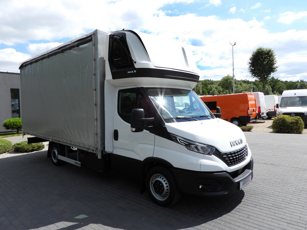 IVECO DAILY 35S18 TARPAULIN 10 PALLETS WEBASTO CRUISE CONTROL NAVIGATION LED LIGHTS AIR CONDITIONING 180HP - شاحنة ستارة جانبية: صورة 4 IVECO DAILY 35S18 TARPAULIN 10 PALLETS WEBASTO CRUISE CONTROL NAVIGATION LED LIGHTS AIR CONDITIONING 180HP - شاحنة ستارة جانبية: صورة 4