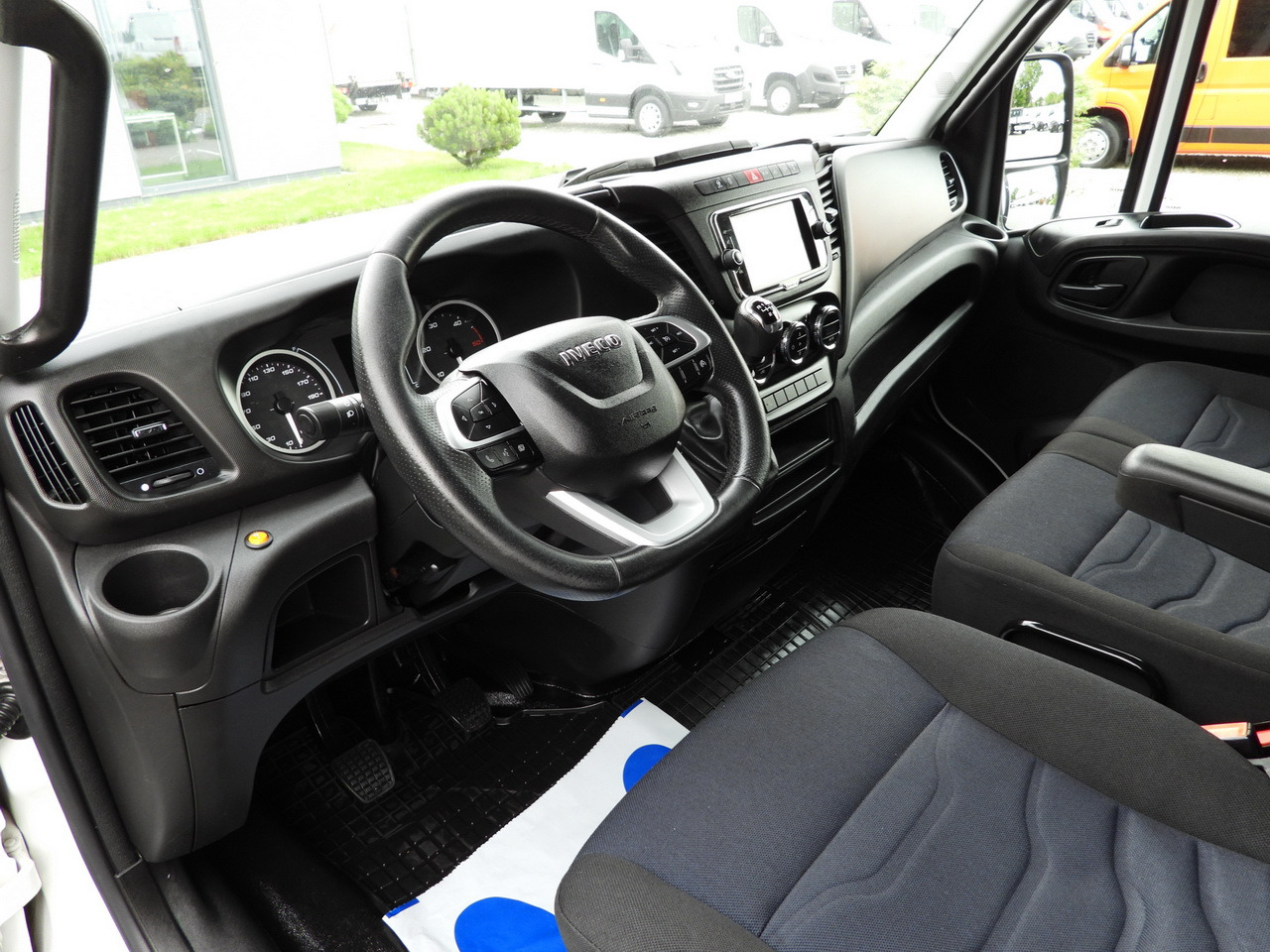 IVECO DAILY 35S18 TARPAULIN 10 PALLETS WEBASTO CRUISE CONTROL NAVIGATION LED LIGHTS AIR CONDITIONING 180HP - شاحنة ستارة جانبية: صورة 2 IVECO DAILY 35S18 TARPAULIN 10 PALLETS WEBASTO CRUISE CONTROL NAVIGATION LED LIGHTS AIR CONDITIONING 180HP - شاحنة ستارة جانبية: صورة 2