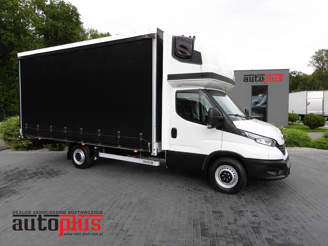 IVECO DAILY 35S18 TARPAULIN 10 PALLETS WEBASTO CRUISE CONTROL NAVIGATION LED LIGHTS AIR CONDITIONING 180HP - شاحنة ستارة جانبية: صورة 1 IVECO DAILY 35S18 TARPAULIN 10 PALLETS WEBASTO CRUISE CONTROL NAVIGATION LED LIGHTS AIR CONDITIONING 180HP - شاحنة ستارة جانبية: صورة 1