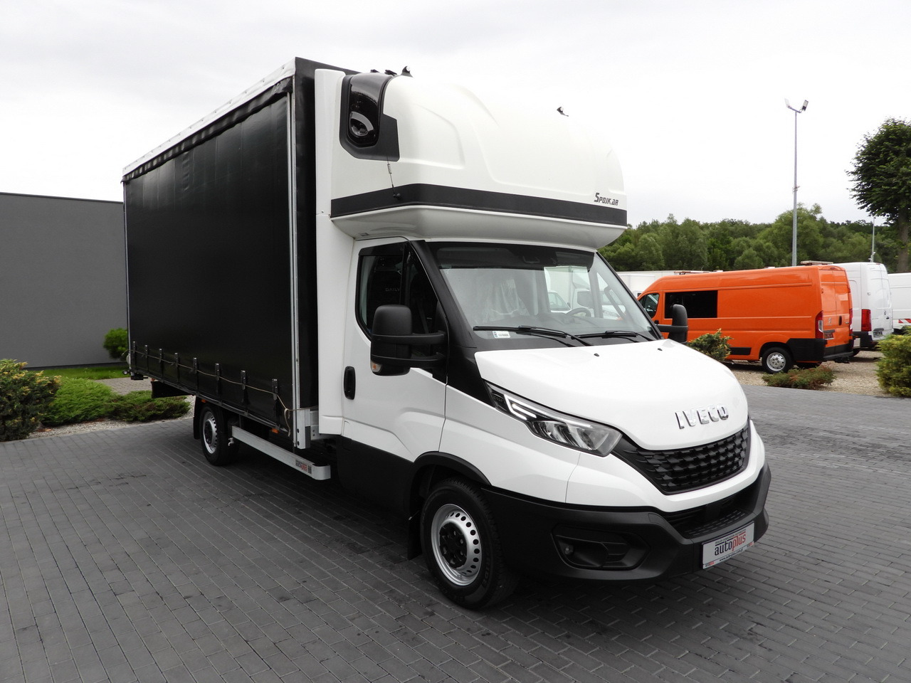 IVECO DAILY 35S18 TARPAULIN 10 PALLETS WEBASTO CRUISE CONTROL NAVIGATION LED LIGHTS AIR CONDITIONING 180HP - شاحنة ستارة جانبية: صورة 4 IVECO DAILY 35S18 TARPAULIN 10 PALLETS WEBASTO CRUISE CONTROL NAVIGATION LED LIGHTS AIR CONDITIONING 180HP - شاحنة ستارة جانبية: صورة 4