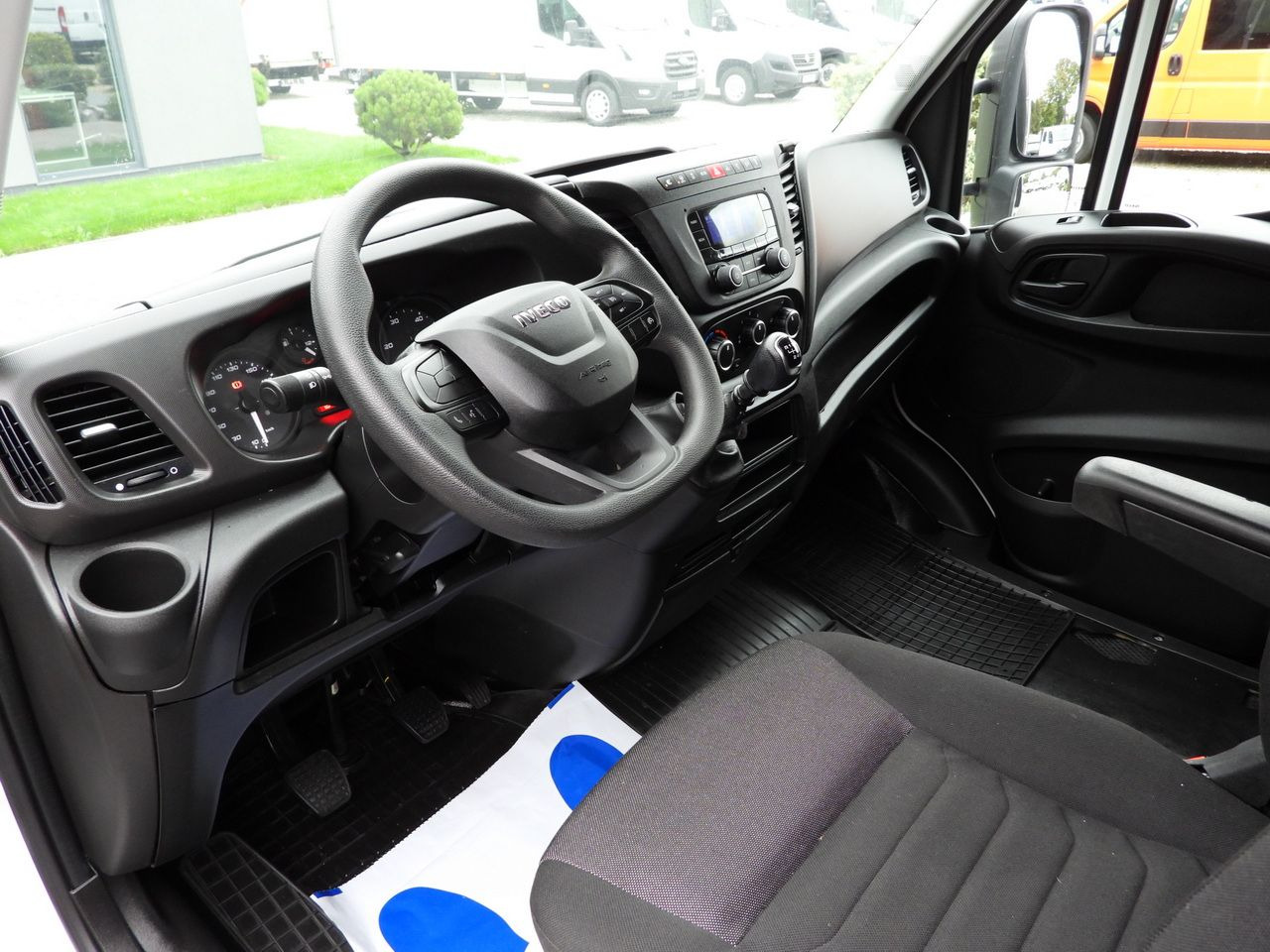 IVECO DAILY 35S18 TARPAULIN 10 PALLETS WEBASTO CRUISE CONTROL PNEUMATICS AIR CONDITIONING 180HP - شاحنة ستارة جانبية: صورة 2 IVECO DAILY 35S18 TARPAULIN 10 PALLETS WEBASTO CRUISE CONTROL PNEUMATICS AIR CONDITIONING 180HP - شاحنة ستارة جانبية: صورة 2