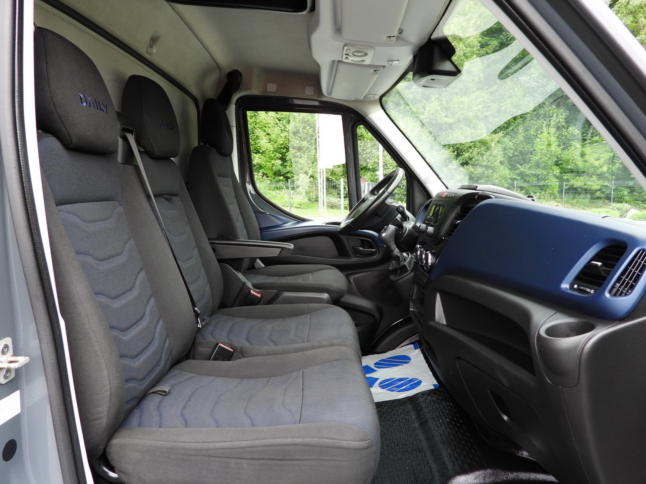 شاحنة ستارة جانبية IVECO DAILY 35S18 TARPAULIN 10 PALLETS WEBASTO CRUISE CONTROL PNEUMATICS AUTOMATIC TRANSMISSION HI-MATIC AIR CONDITIONING  180HP: صورة 38