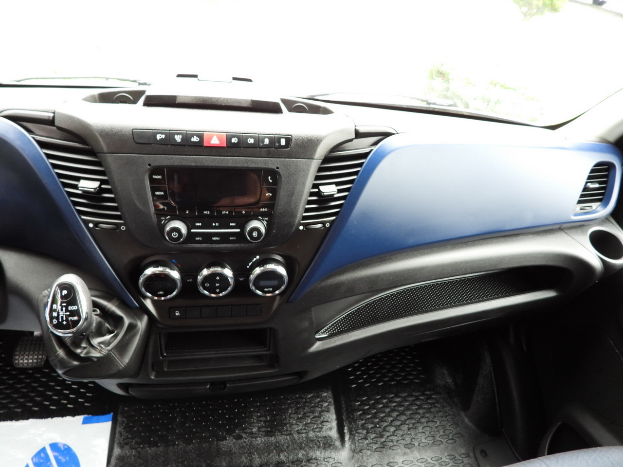 شاحنة ستارة جانبية IVECO DAILY 35S18 TARPAULIN 10 PALLETS WEBASTO CRUISE CONTROL PNEUMATICS AUTOMATIC TRANSMISSION HI-MATIC AIR CONDITIONING  180HP: صورة 30
