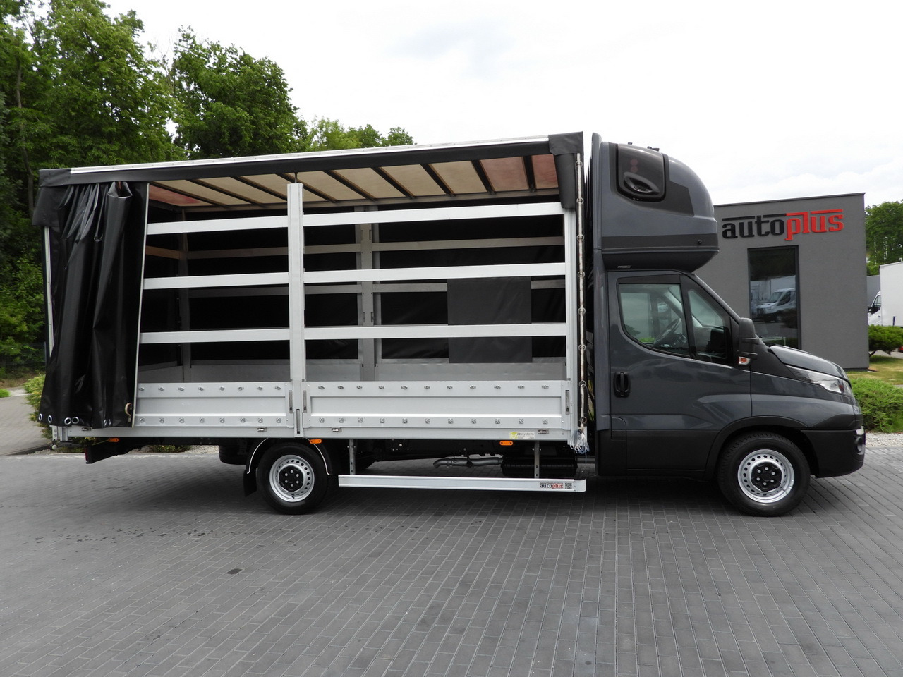 شاحنة ستارة جانبية IVECO DAILY 35S18 TARPAULIN 10 PALLETS WEBASTO CRUISE CONTROL PNEUMATICS AUTOMATIC TRANSMISSION HI-MATIC AIR CONDITIONING  180HP: صورة 8