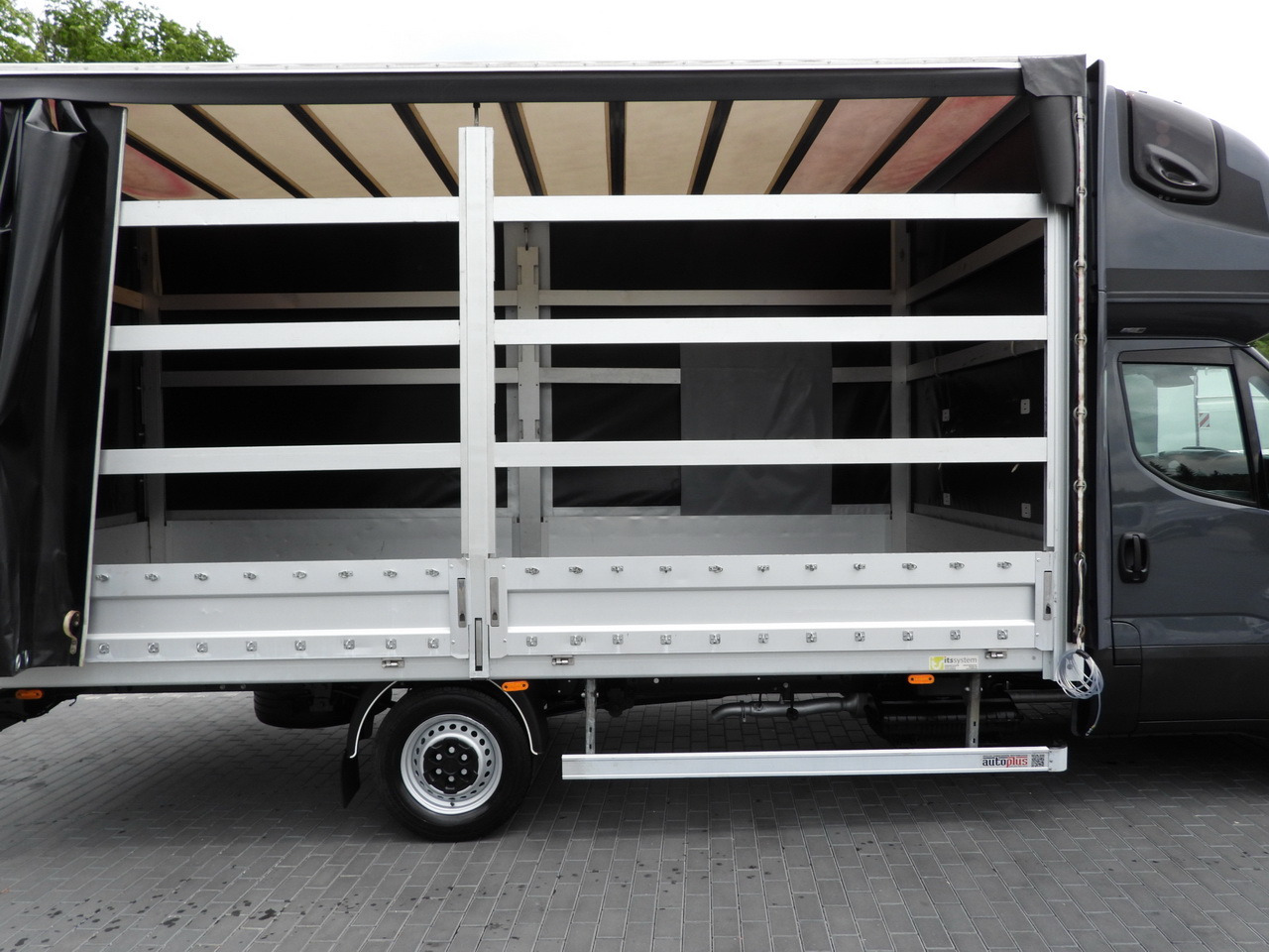 شاحنة ستارة جانبية IVECO DAILY 35S18 TARPAULIN 10 PALLETS WEBASTO CRUISE CONTROL PNEUMATICS AUTOMATIC TRANSMISSION HI-MATIC AIR CONDITIONING  180HP: صورة 18