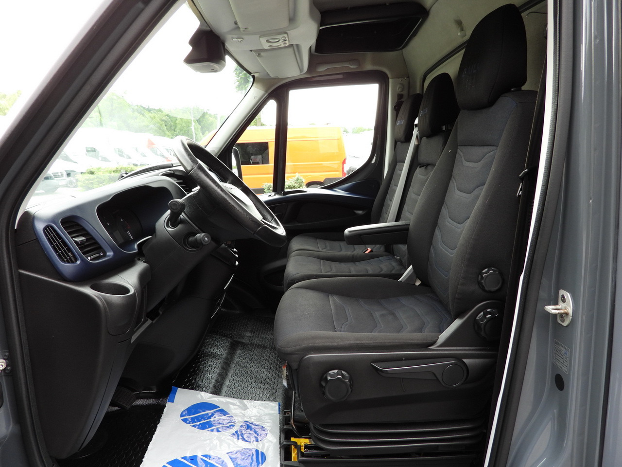 شاحنة ستارة جانبية IVECO DAILY 35S18 TARPAULIN 10 PALLETS WEBASTO CRUISE CONTROL PNEUMATICS AUTOMATIC TRANSMISSION HI-MATIC AIR CONDITIONING  180HP: صورة 27