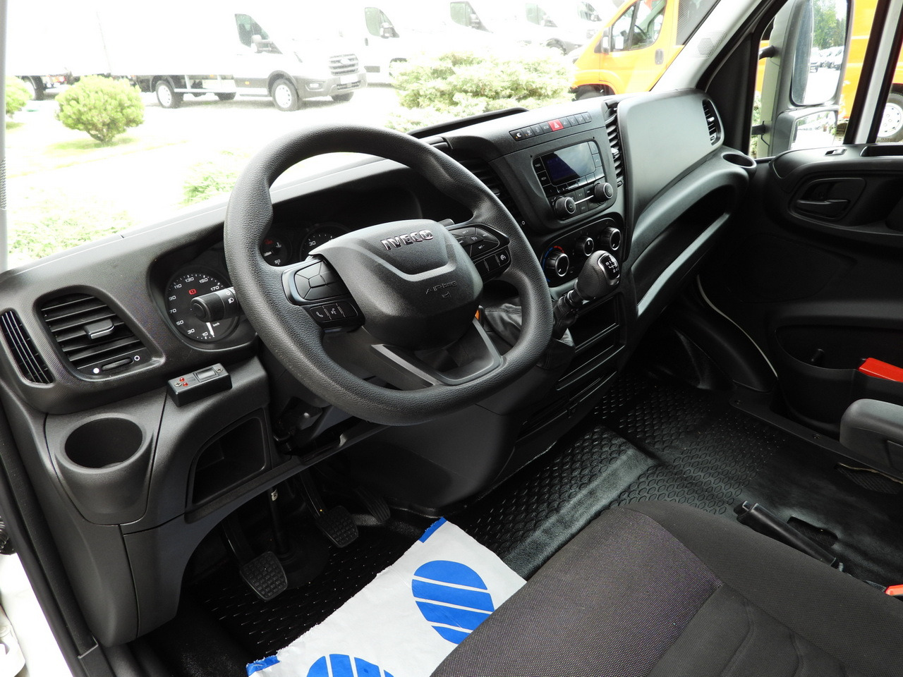 IVECO DAILY 35S18 TARPAULIN LIFT 10 PALLETS WEBASTO CRUISE CONTROL PNEUMATICS AIR CONDITIONING 180HP - شاحنة ستارة جانبية: صورة 2 IVECO DAILY 35S18 TARPAULIN LIFT 10 PALLETS WEBASTO CRUISE CONTROL PNEUMATICS AIR CONDITIONING 180HP - شاحنة ستارة جانبية: صورة 2