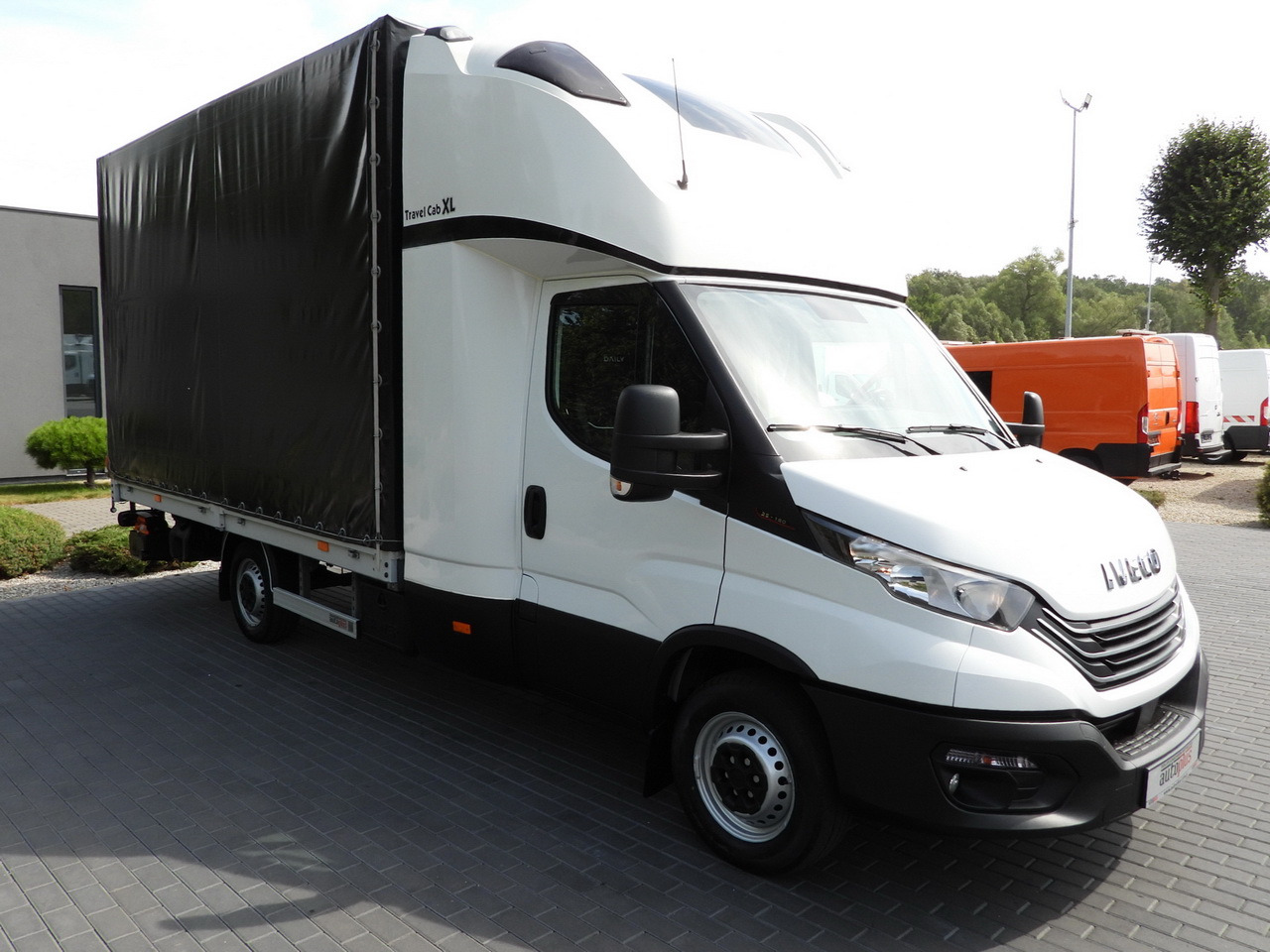 IVECO DAILY 35S18 TARPAULIN LIFT 8 PALLETS CRUISE CONTROL AIR CONDITIONING 180HP - شاحنة ستارة جانبية: صورة 4 IVECO DAILY 35S18 TARPAULIN LIFT 8 PALLETS CRUISE CONTROL AIR CONDITIONING 180HP - شاحنة ستارة جانبية: صورة 4