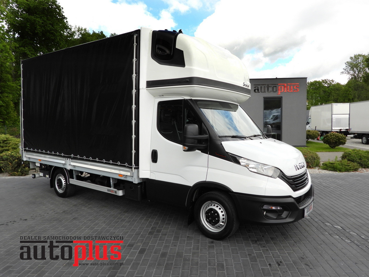 IVECO DAILY 35S18 TARPAULIN LIFT 8 PALLETS WEBASTO CRUISE CONTROL AIR CONDITIONING 180HP - شاحنة ستارة جانبية: صورة 1 IVECO DAILY 35S18 TARPAULIN LIFT 8 PALLETS WEBASTO CRUISE CONTROL AIR CONDITIONING 180HP - شاحنة ستارة جانبية: صورة 1