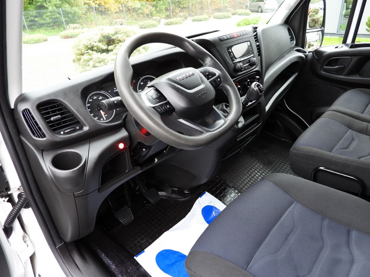 IVECO DAILY 35S18 TARPAULIN LIFT 8 PALLETS WEBASTO CRUISE CONTROL AIR CONDITIONING 180HP - شاحنة ستارة جانبية: صورة 2 IVECO DAILY 35S18 TARPAULIN LIFT 8 PALLETS WEBASTO CRUISE CONTROL AIR CONDITIONING 180HP - شاحنة ستارة جانبية: صورة 2