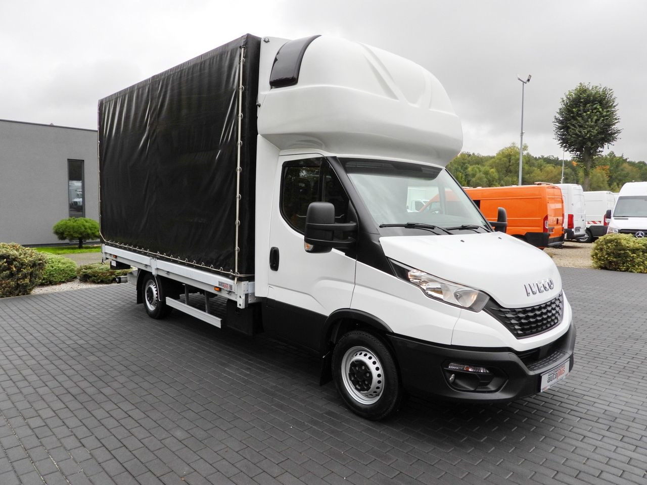 IVECO DAILY 35S18 TARPAULIN LIFT 8 PALLETS WEBASTO CRUISE CONTROL AIR CONDITIONING 180HP - شاحنة ستارة جانبية: صورة 4 IVECO DAILY 35S18 TARPAULIN LIFT 8 PALLETS WEBASTO CRUISE CONTROL AIR CONDITIONING 180HP - شاحنة ستارة جانبية: صورة 4