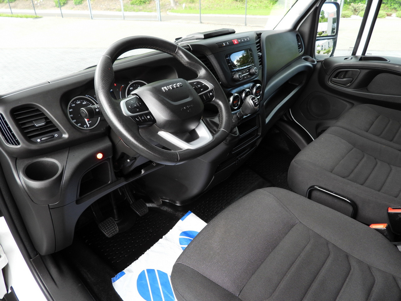 IVECO DAILY 35S18 TARPAULIN LIFT 8 PALLETS WEBASTO CRUISE CONTROL AIR CONDITIONING 180HP - شاحنة ستارة جانبية: صورة 2 IVECO DAILY 35S18 TARPAULIN LIFT 8 PALLETS WEBASTO CRUISE CONTROL AIR CONDITIONING 180HP - شاحنة ستارة جانبية: صورة 2