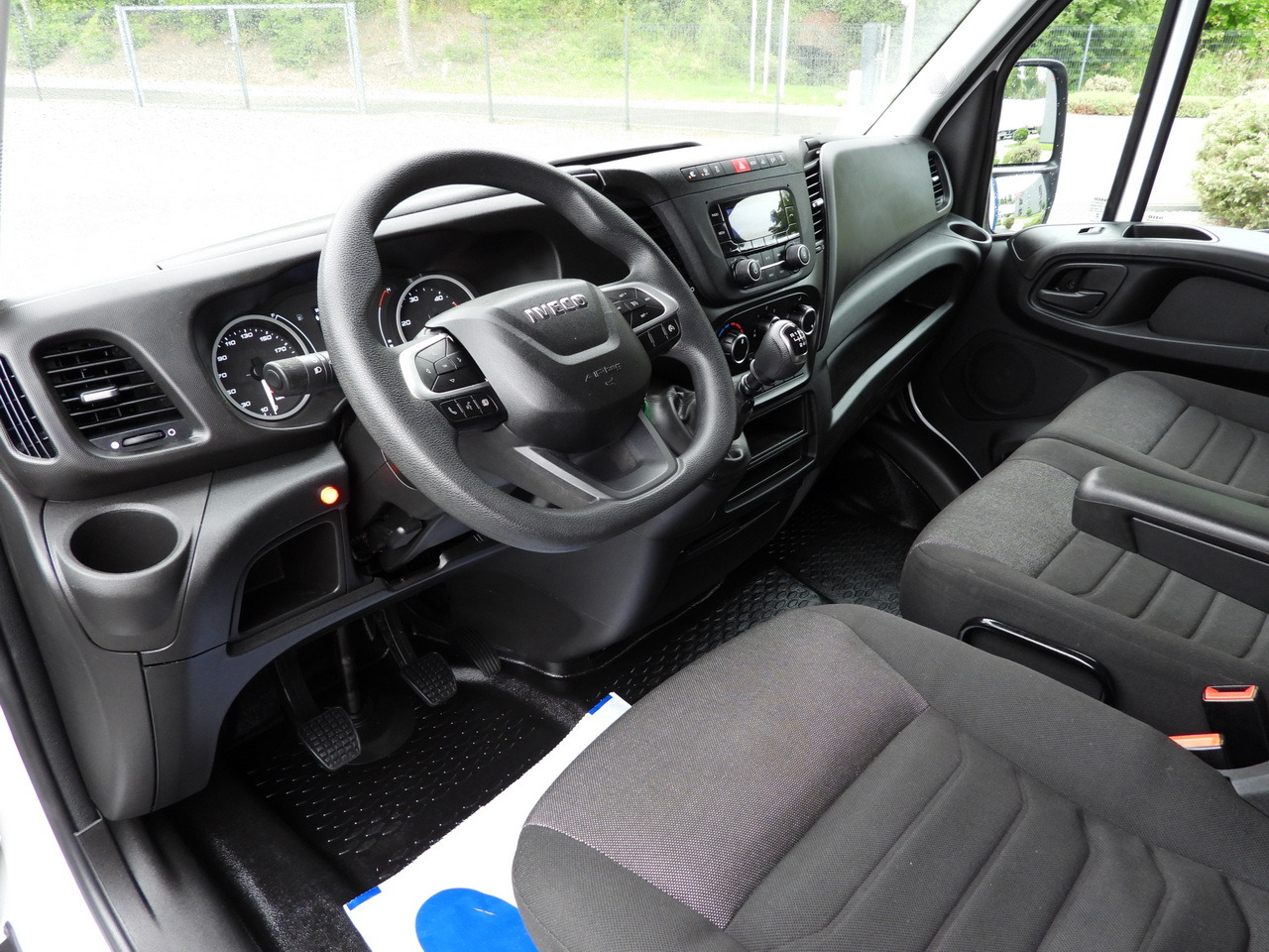 IVECO DAILY 35S18 TARPAULIN LIFT 8 PALLETS WEBASTO CRUISE CONTROL LED LIGHTS AIR CONDITIONING 180HP - شاحنة ستارة جانبية: صورة 2 IVECO DAILY 35S18 TARPAULIN LIFT 8 PALLETS WEBASTO CRUISE CONTROL LED LIGHTS AIR CONDITIONING 180HP - شاحنة ستارة جانبية: صورة 2