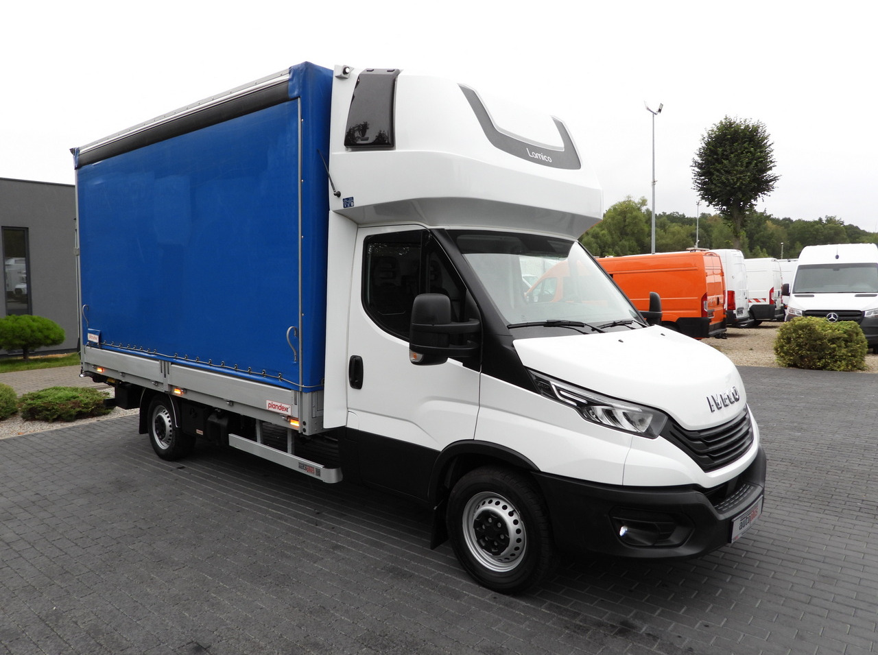 IVECO DAILY 35S18 TARPAULIN LIFT 8 PALLETS WEBASTO CRUISE CONTROL LED LIGHTS AIR CONDITIONING 180HP - شاحنة ستارة جانبية: صورة 4 IVECO DAILY 35S18 TARPAULIN LIFT 8 PALLETS WEBASTO CRUISE CONTROL LED LIGHTS AIR CONDITIONING 180HP - شاحنة ستارة جانبية: صورة 4