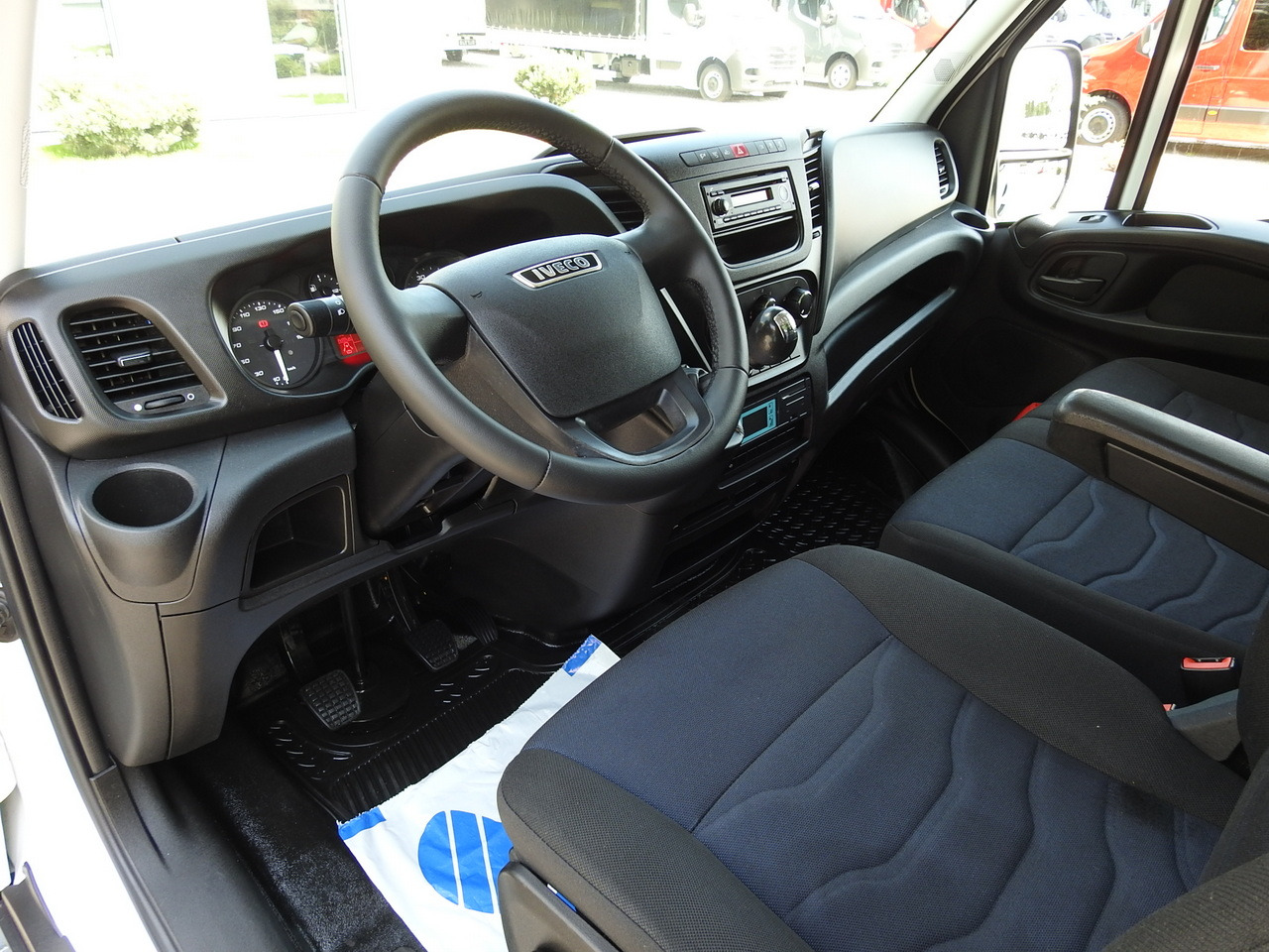 IVECO DAILY 50C15 REGRIGERATOR BOX -5*C POWER SUPPLY 230V AIR CONDITIONING TWIN WHEELS 150HP - شاحنة مُبرّدة للتوصيل: صورة 2 IVECO DAILY 50C15 REGRIGERATOR BOX -5*C POWER SUPPLY 230V AIR CONDITIONING TWIN WHEELS 150HP - شاحنة مُبرّدة للتوصيل: صورة 2
