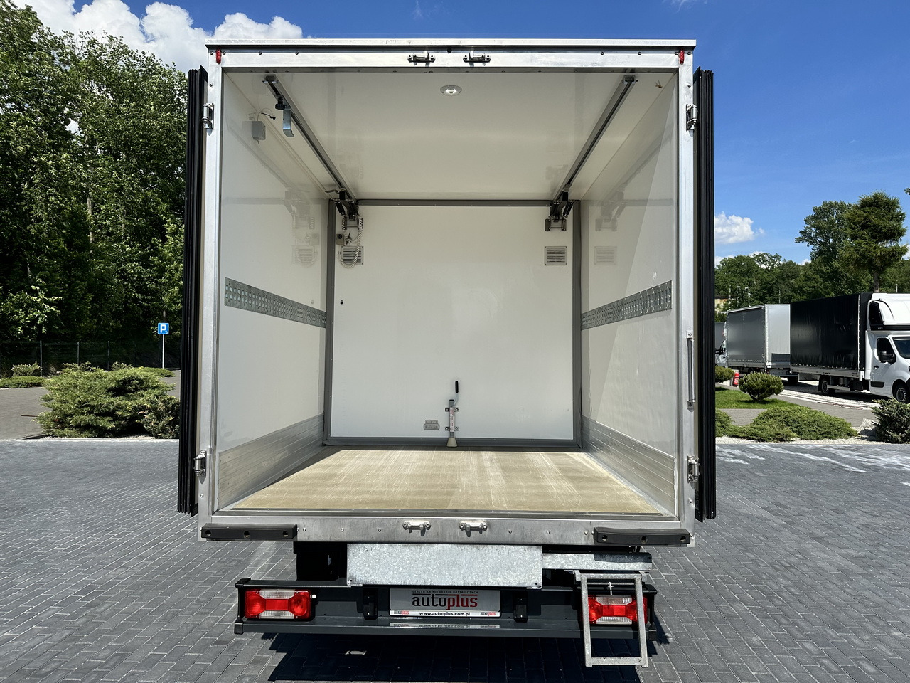 شاحنة مُبرّدة للتوصيل IVECO DAILY 50C15  REGRIGERATOR BOX -5*C POWER SUPPLY 230V AIR CONDITIONING TWIN WHEELS  150HP: صورة 12