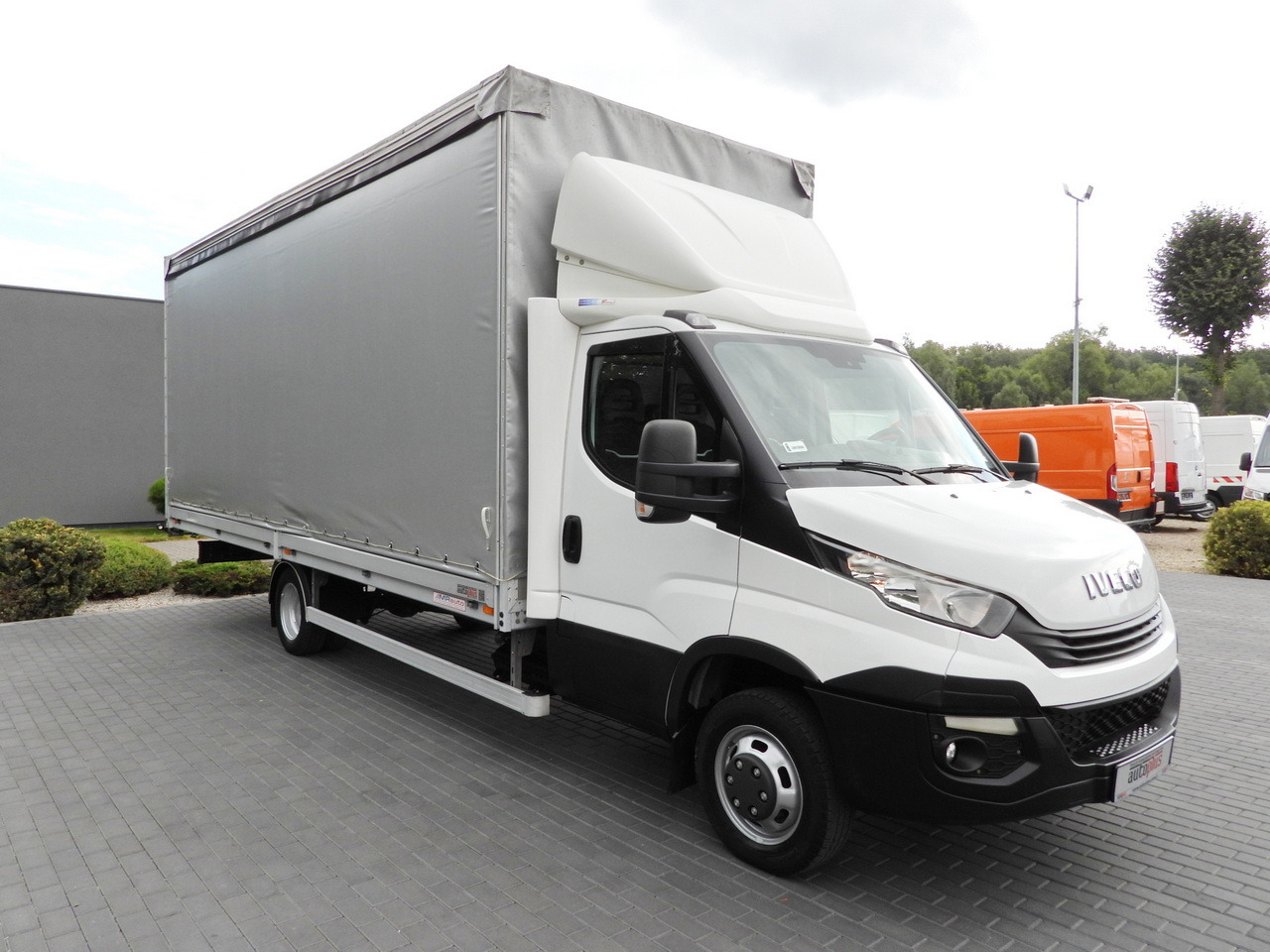 IVECO DAILY 50C15 TARPAULIN 12 PALLETS CRUISE CONTROL TWIN WHEELS AIR CONDITIONING  150HP - شاحنة ستارة جانبية: صورة 4 IVECO DAILY 50C15 TARPAULIN 12 PALLETS CRUISE CONTROL TWIN WHEELS AIR CONDITIONING  150HP - شاحنة ستارة جانبية: صورة 4