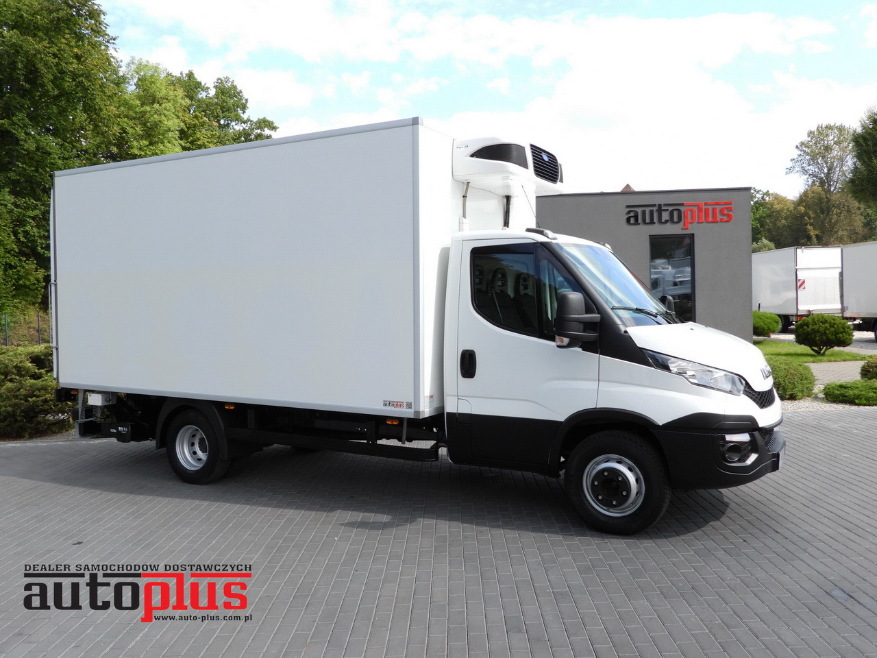 IVECO DAILY 70C17 REFRIGERATOR 1*C LIFT 10 PALLETS POWER SUPPLY 230V CRUISE CONTROL AIR CONDITIONING PNEUMATICS AUTOMATIC TRANSMISSION HI-MATIC TWIN WHEELS 170HP - شاحنة الفريزر: صورة 1 IVECO DAILY 70C17 REFRIGERATOR 1*C LIFT 10 PALLETS POWER SUPPLY 230V CRUISE CONTROL AIR CONDITIONING PNEUMATICS AUTOMATIC TRANSMISSION HI-MATIC TWIN WHEELS 170HP - شاحنة الفريزر: صورة 1