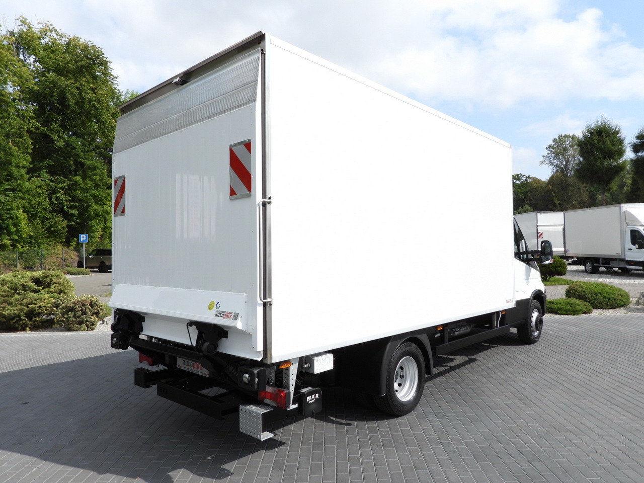IVECO DAILY 70C17 REFRIGERATOR 1*C LIFT 10 PALLETS POWER SUPPLY 230V CRUISE CONTROL AIR CONDITIONING PNEUMATICS AUTOMATIC TRANSMISSION HI-MATIC TWIN WHEELS 170HP - شاحنة الفريزر: صورة 3 IVECO DAILY 70C17 REFRIGERATOR 1*C LIFT 10 PALLETS POWER SUPPLY 230V CRUISE CONTROL AIR CONDITIONING PNEUMATICS AUTOMATIC TRANSMISSION HI-MATIC TWIN WHEELS 170HP - شاحنة الفريزر: صورة 3