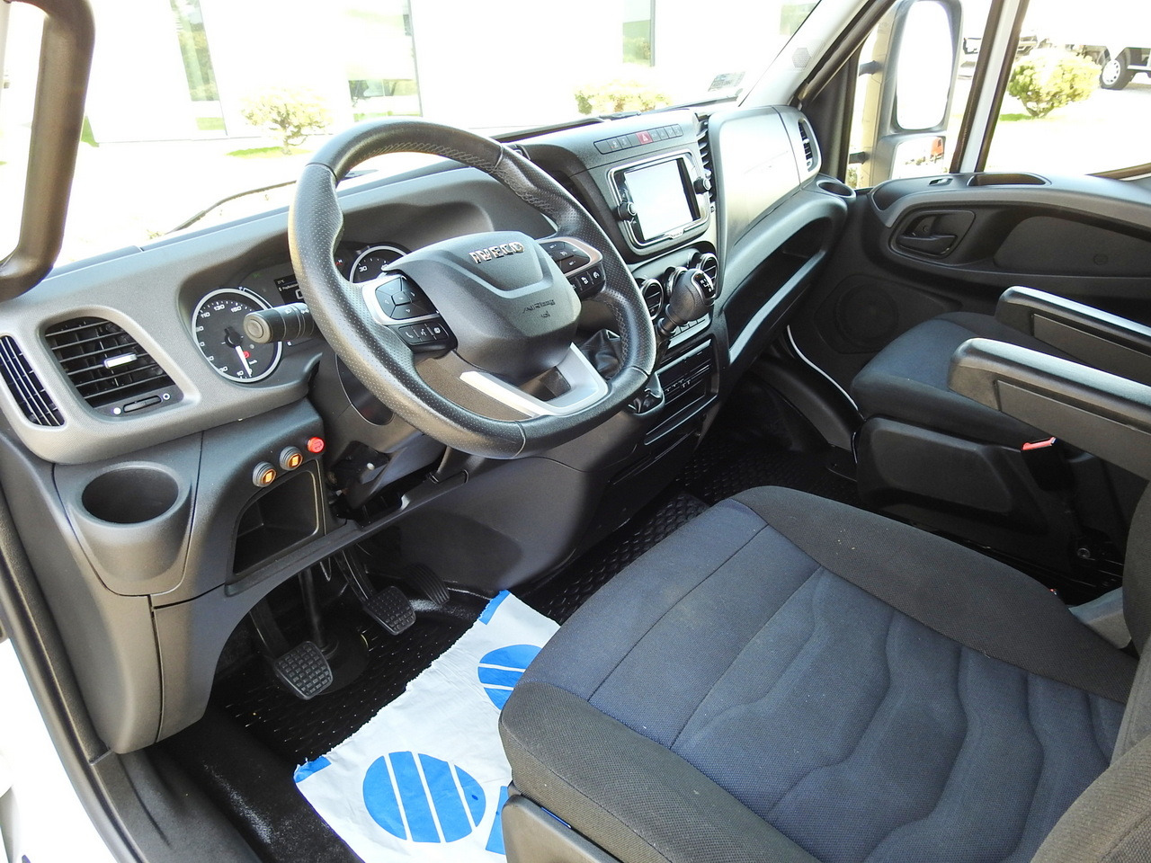 IVECO DAILY 70C18 BOX LIFT 14 PALLETS WEBASTO CRUISE CONTROL NAVIGATION LED LIGHTS TWIN WHEELS AIR CONDITIONING 180HP - شاحنة مغلقة الصندوق: صورة 2 IVECO DAILY 70C18 BOX LIFT 14 PALLETS WEBASTO CRUISE CONTROL NAVIGATION LED LIGHTS TWIN WHEELS AIR CONDITIONING 180HP - شاحنة مغلقة الصندوق: صورة 2