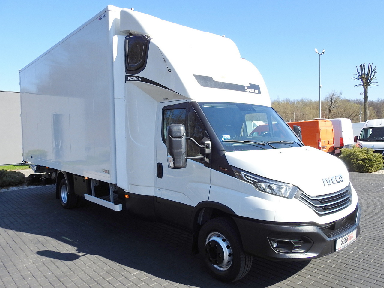 IVECO DAILY 70C18 BOX LIFT 14 PALLETS WEBASTO CRUISE CONTROL NAVIGATION LED LIGHTS TWIN WHEELS AIR CONDITIONING 180HP - شاحنة مغلقة الصندوق: صورة 4 IVECO DAILY 70C18 BOX LIFT 14 PALLETS WEBASTO CRUISE CONTROL NAVIGATION LED LIGHTS TWIN WHEELS AIR CONDITIONING 180HP - شاحنة مغلقة الصندوق: صورة 4