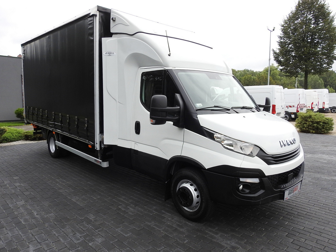 IVECO DAILY 70C18 TARPAULIN LIFT 12 PALLETS WEBASTO CRUISE CONTROL TWIN WHEELS AIR CONDITIONING 180HP - شاحنة ستارة: صورة 4 IVECO DAILY 70C18 TARPAULIN LIFT 12 PALLETS WEBASTO CRUISE CONTROL TWIN WHEELS AIR CONDITIONING 180HP - شاحنة ستارة: صورة 4