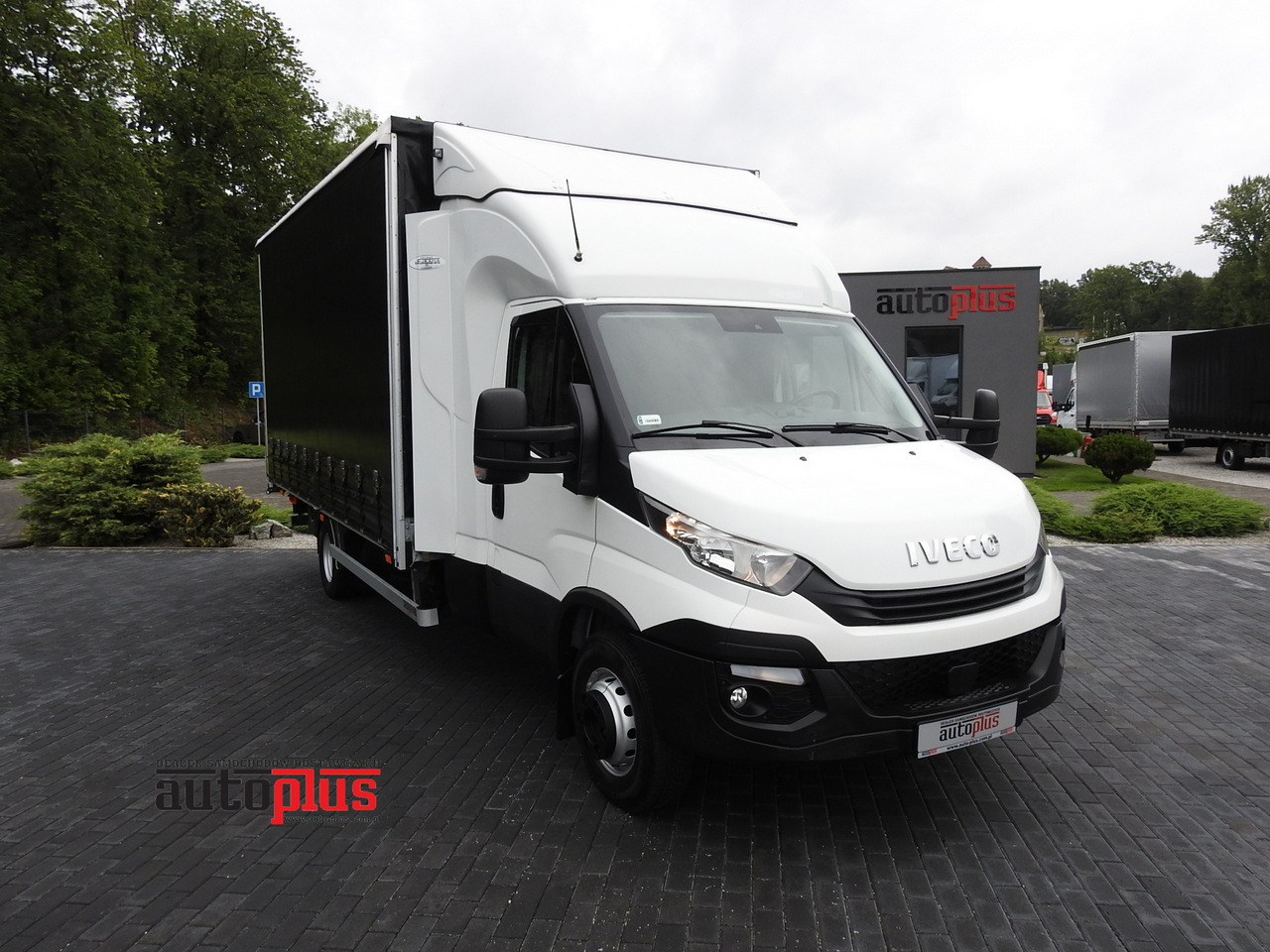 IVECO DAILY 70C18 TARPAULIN LIFT 12 PALLETS WEBASTO CRUISE CONTROL TWIN WHEELS AIR CONDITIONING 180HP - شاحنة ستارة جانبية: صورة 1 IVECO DAILY 70C18 TARPAULIN LIFT 12 PALLETS WEBASTO CRUISE CONTROL TWIN WHEELS AIR CONDITIONING 180HP - شاحنة ستارة جانبية: صورة 1