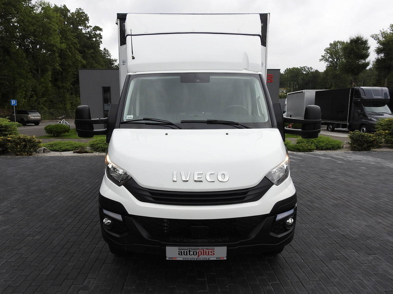 IVECO DAILY 70C18 TARPAULIN LIFT 12 PALLETS WEBASTO CRUISE CONTROL TWIN WHEELS AIR CONDITIONING 180HP - شاحنة ستارة: صورة 5 IVECO DAILY 70C18 TARPAULIN LIFT 12 PALLETS WEBASTO CRUISE CONTROL TWIN WHEELS AIR CONDITIONING 180HP - شاحنة ستارة: صورة 5