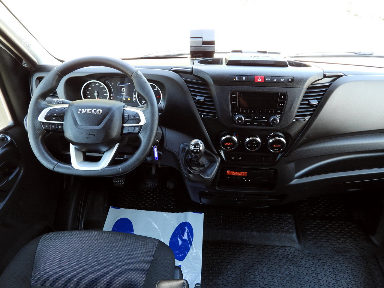 IVECO DAILY 70C18 TARPAULIN LIFT 14 PALLETS WEBASTO CRUISE CONTROL LED LIGHTS TWIN WHEELS AIR CONDITIONING 180HP - شاحنة ستارة جانبية: صورة 2 IVECO DAILY 70C18 TARPAULIN LIFT 14 PALLETS WEBASTO CRUISE CONTROL LED LIGHTS TWIN WHEELS AIR CONDITIONING 180HP - شاحنة ستارة جانبية: صورة 2
