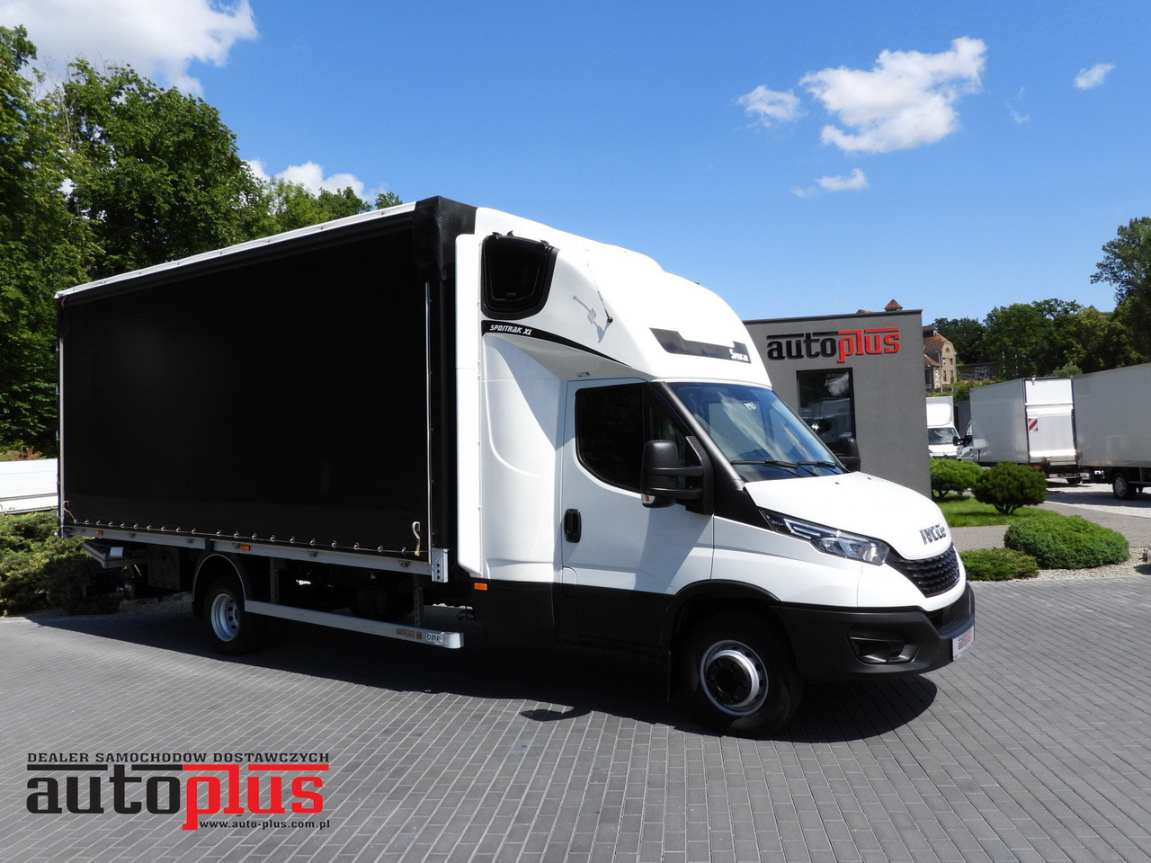 IVECO DAILY 70C18 TARPAULIN LIFT 14 PALLETS WEBASTO CRUISE CONTROL LED LIGHTS TWIN WHEELS AIR CONDITIONING 180HP - شاحنة ستارة جانبية: صورة 1 IVECO DAILY 70C18 TARPAULIN LIFT 14 PALLETS WEBASTO CRUISE CONTROL LED LIGHTS TWIN WHEELS AIR CONDITIONING 180HP - شاحنة ستارة جانبية: صورة 1