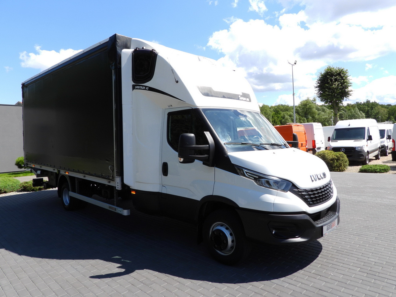 IVECO DAILY 70C18 TARPAULIN LIFT 14 PALLETS WEBASTO CRUISE CONTROL LED LIGHTS TWIN WHEELS AIR CONDITIONING 180HP - شاحنة ستارة جانبية: صورة 4 IVECO DAILY 70C18 TARPAULIN LIFT 14 PALLETS WEBASTO CRUISE CONTROL LED LIGHTS TWIN WHEELS AIR CONDITIONING 180HP - شاحنة ستارة جانبية: صورة 4