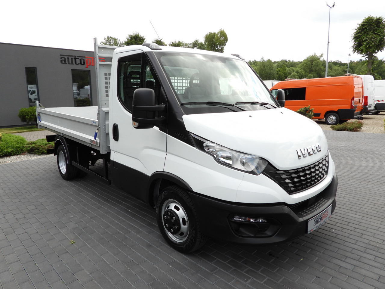 IVECO DAILY CRUISE CONTROL TWIN WHEELS AIR CONDITIONING 140HP - قلاب صغير: صورة 4 IVECO DAILY CRUISE CONTROL TWIN WHEELS AIR CONDITIONING 140HP - قلاب صغير: صورة 4