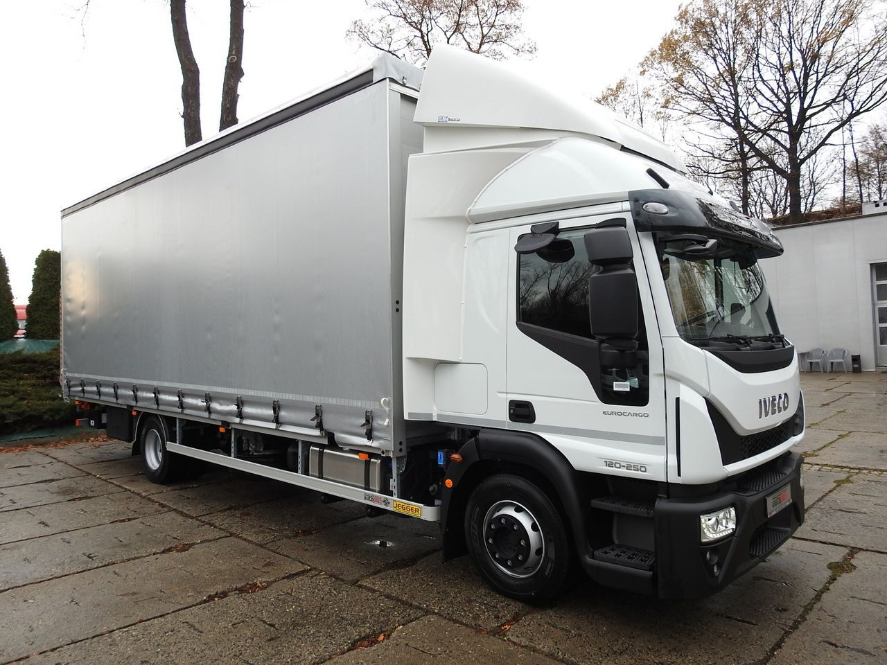 IVECO EUROCARGO 120-250 NEW TARPAULIN LIFT 18 PALLETS WEBASTO CRUISE CONTROL AIR CONDITIONING LED LIGHTS PNEUMATICS AUTOMATIC TRANSMISSION HI-MATIC 250HP - شاحنة ستارة جانبية: صورة 4 IVECO EUROCARGO 120-250 NEW TARPAULIN LIFT 18 PALLETS WEBASTO CRUISE CONTROL AIR CONDITIONING LED LIGHTS PNEUMATICS AUTOMATIC TRANSMISSION HI-MATIC 250HP - شاحنة ستارة جانبية: صورة 4