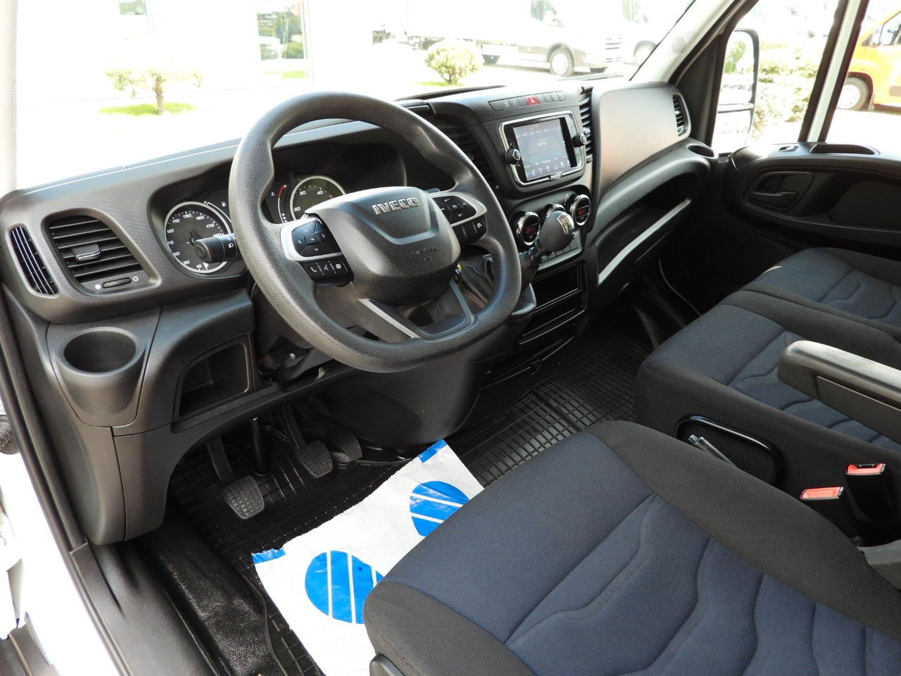 Iveco DAILY 35C16 KOFFER AUFZUG 8 PALETTEN TEMPOMAT Iveco DAILY 35C16 KOFFER AUFZUG 8 PALETTEN TEMPOMAT - شاحنة مغلقة الصندوق: صورة 2 Iveco DAILY 35C16 KOFFER AUFZUG 8 PALETTEN TEMPOMAT Iveco DAILY 35C16 KOFFER AUFZUG 8 PALETTEN TEMPOMAT - شاحنة مغلقة الصندوق: صورة 2